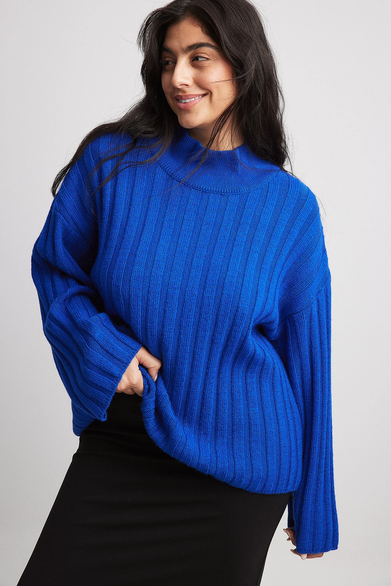 Gerippter Strickpullover mit Rollkragen