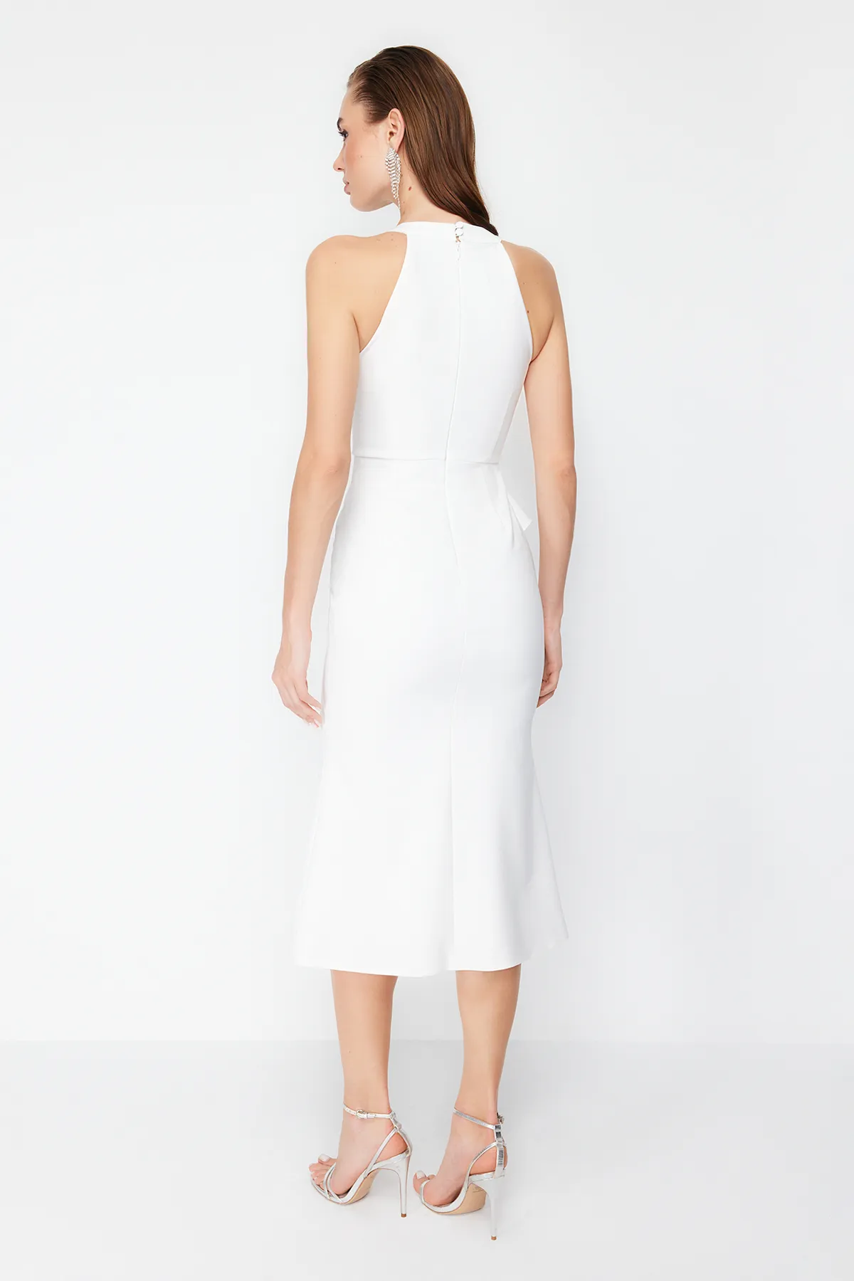 Trendyol Collection  Weißes Braut-Abendkleid mit Rüschen und Details TPRAW19BB0144