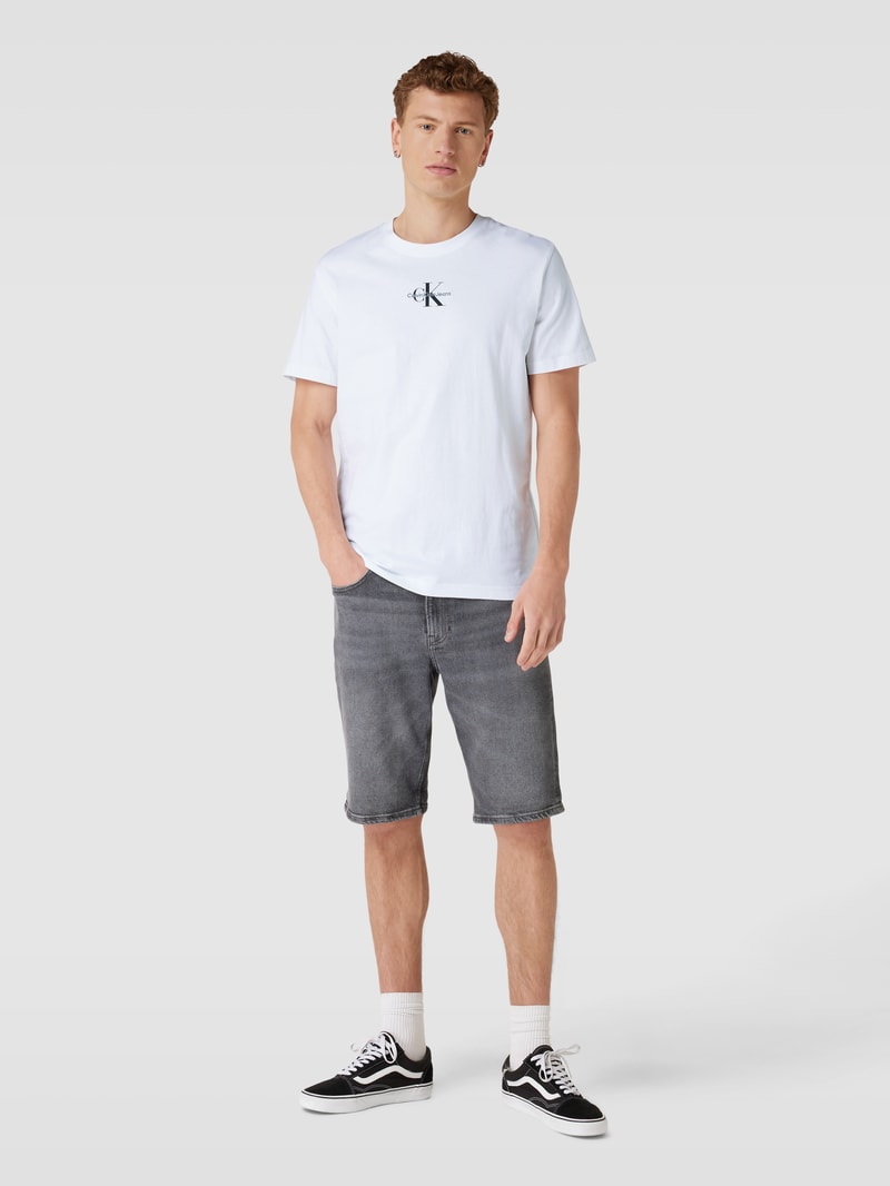 Regular Fit T-Shirt mit Label-Detail in weiss