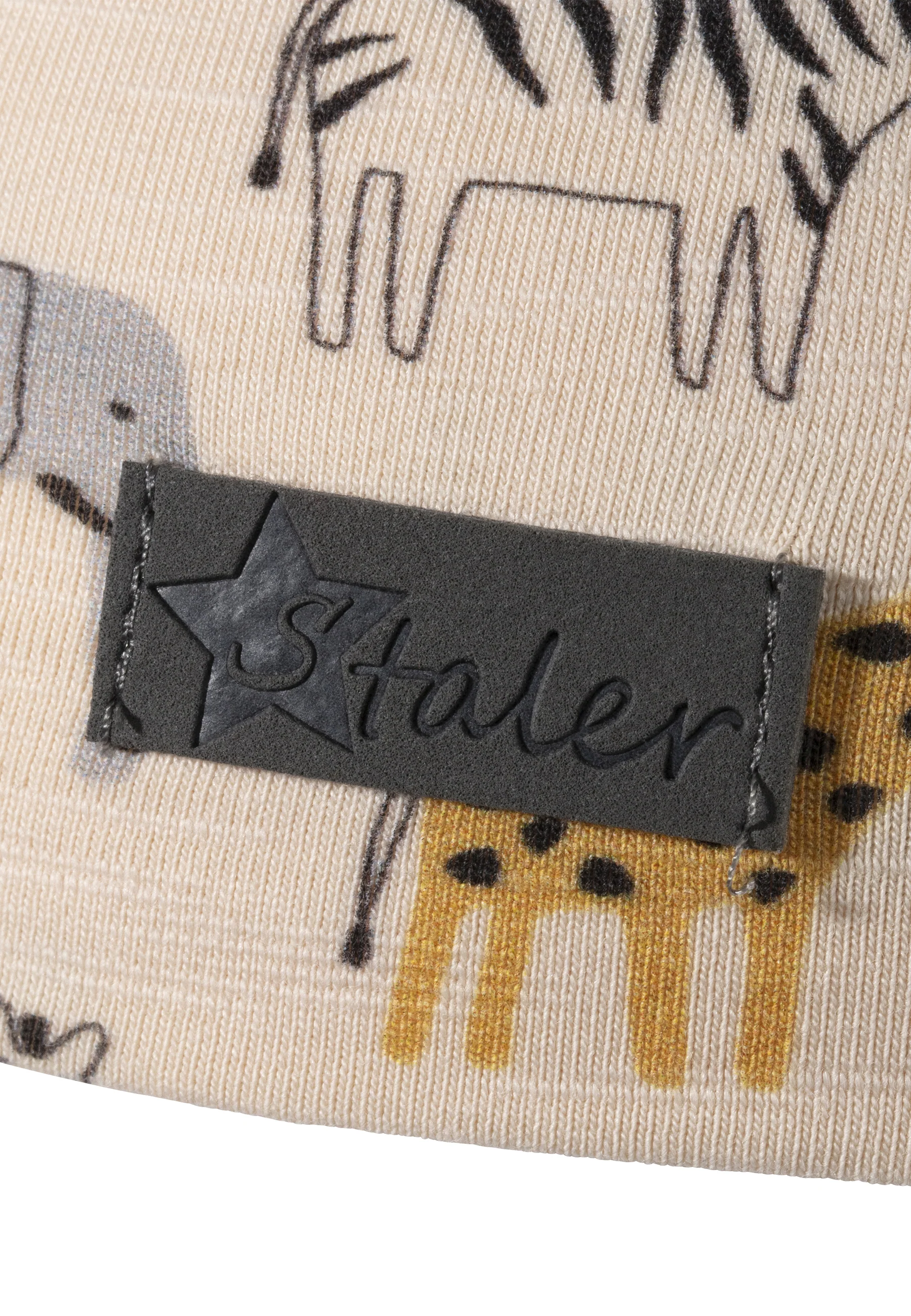 Beanie bedruckt mit Safari-Tieren in beige