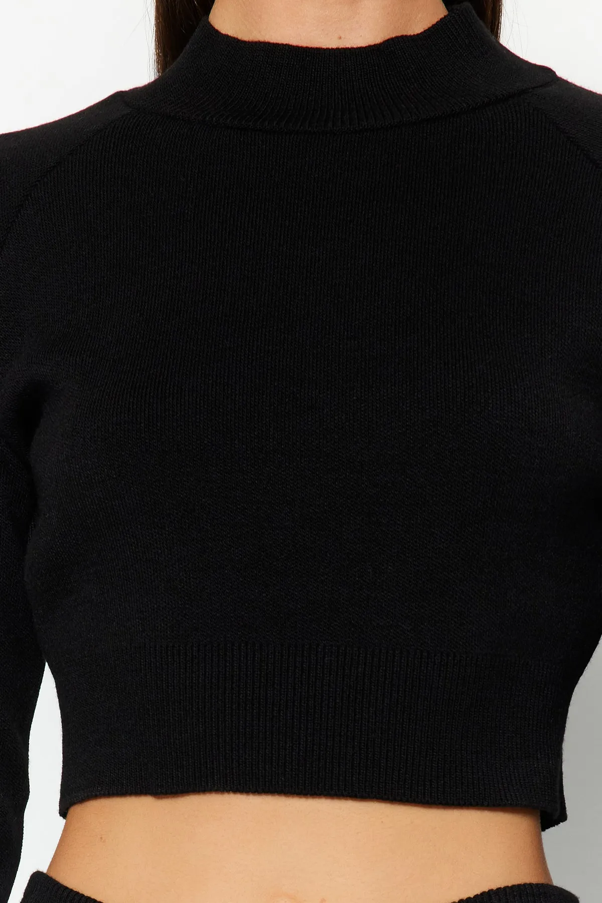 Trendyol Collection  Schwarzes, kurzes Basic-Strickoberteil und -unterteil-Set TWOAW24AU00024