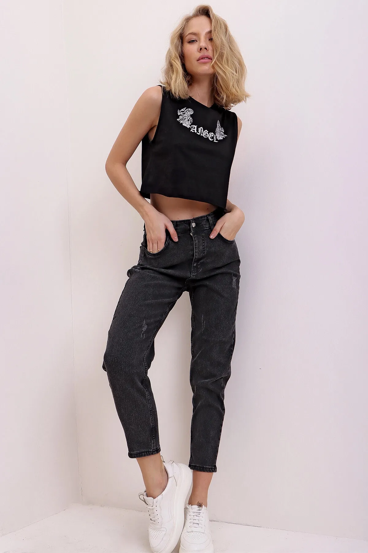 Trend Alaçatı Stili  Mom-Jeanshose aus Lycra mit hoher Taille, zerrissen und detailliert, Df00011
