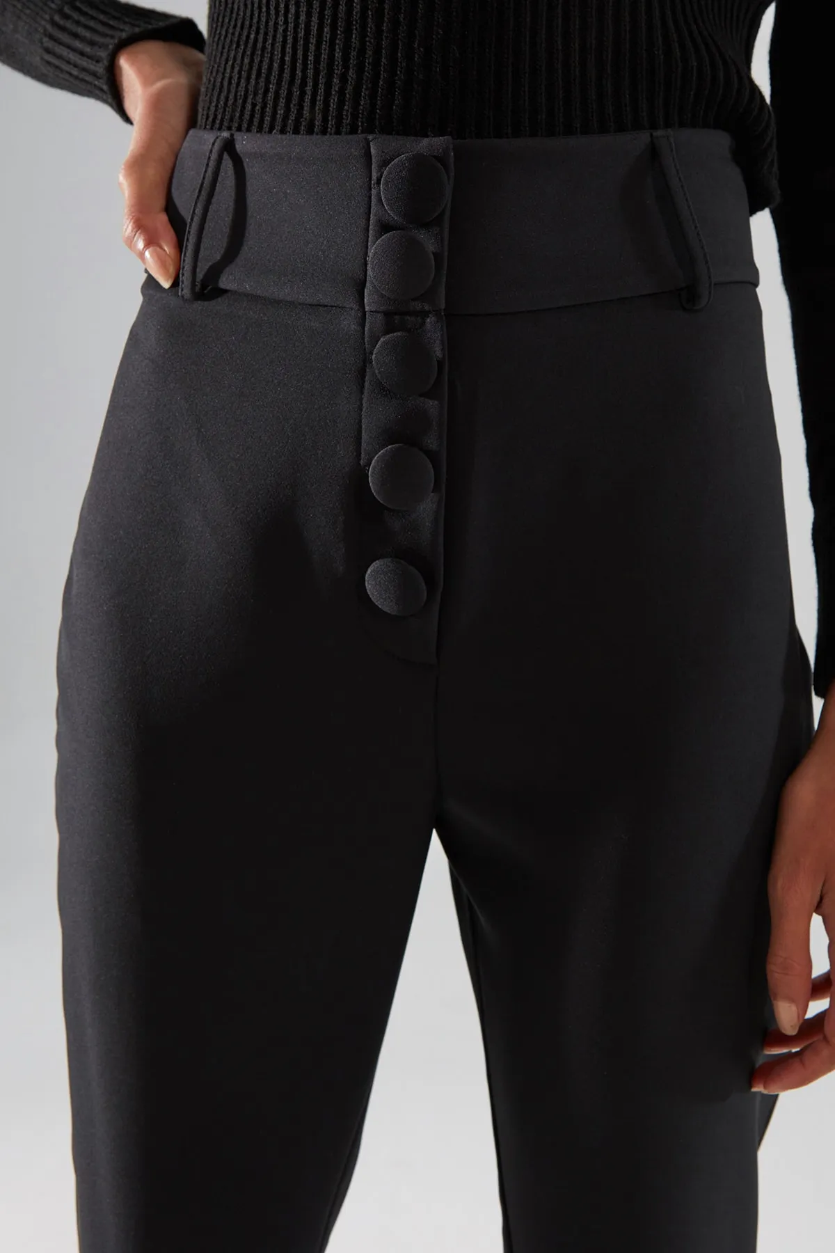 Trendyol Collection  Schwarze Webhose mit weitem Bein TWOSS19WX0086