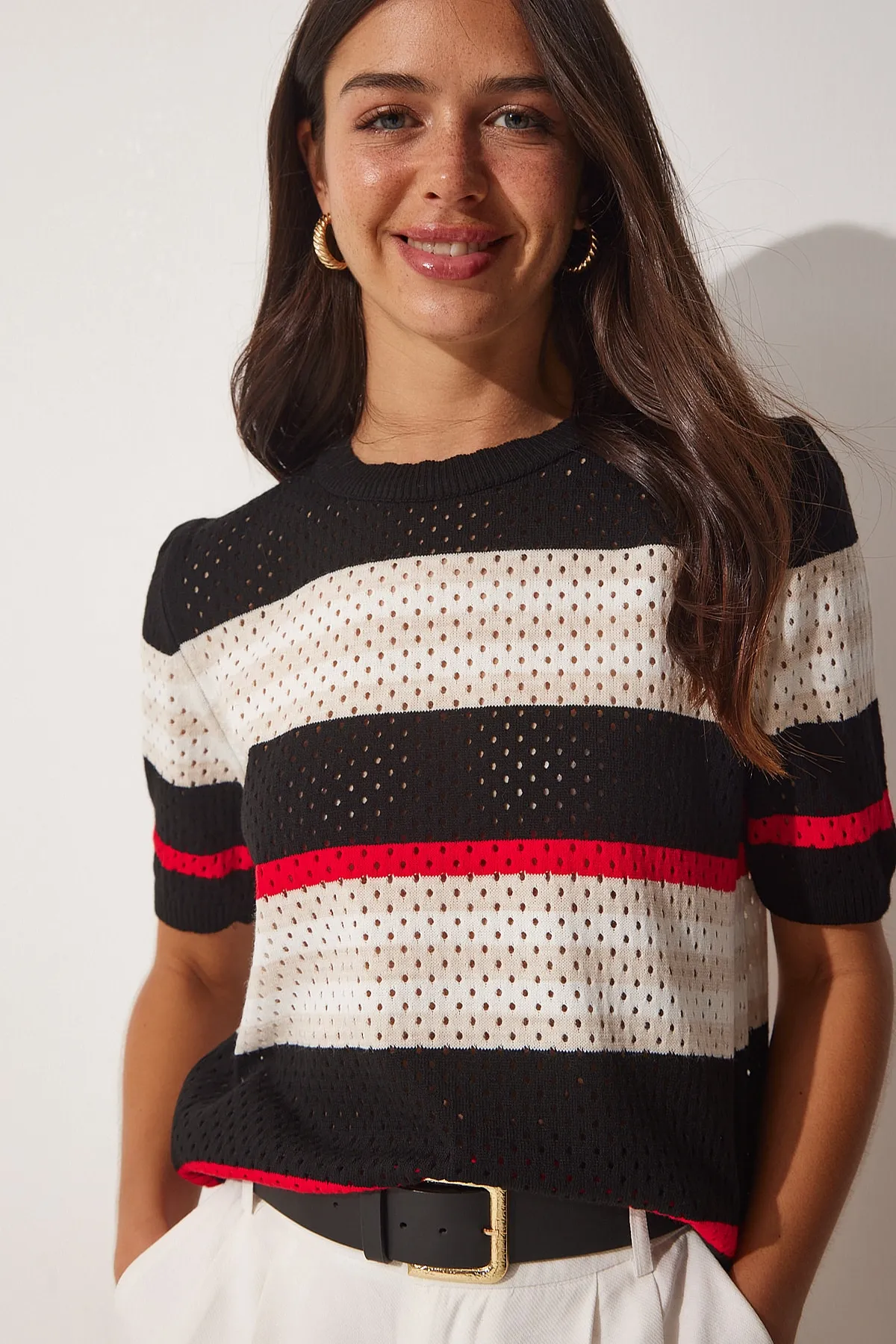 Happiness İstanbul  Schwarz gestreifte, durchbrochene Sommerstrickbluse für Damen NF00048