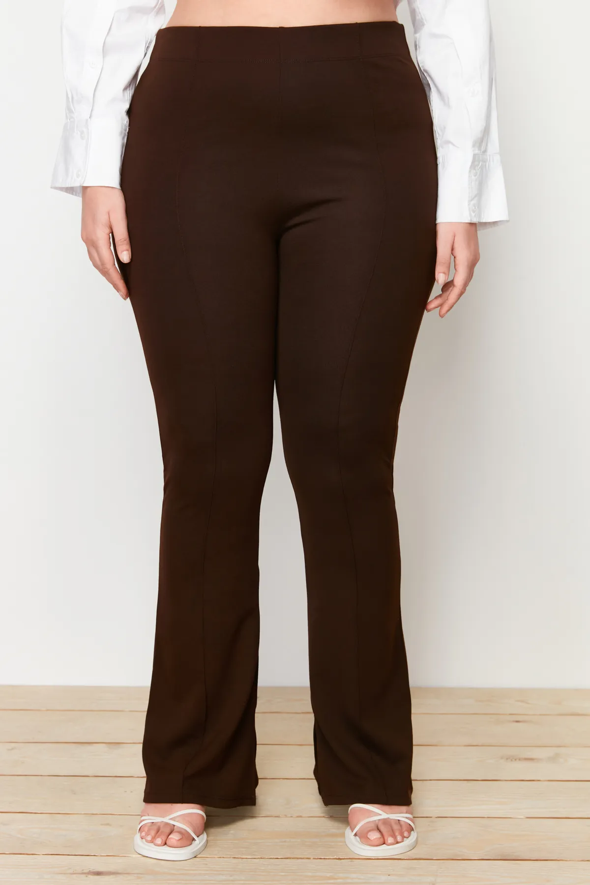 Trendyol Curve  Braune spanische Strickhose mit Schlitz TBBAW23AR00002