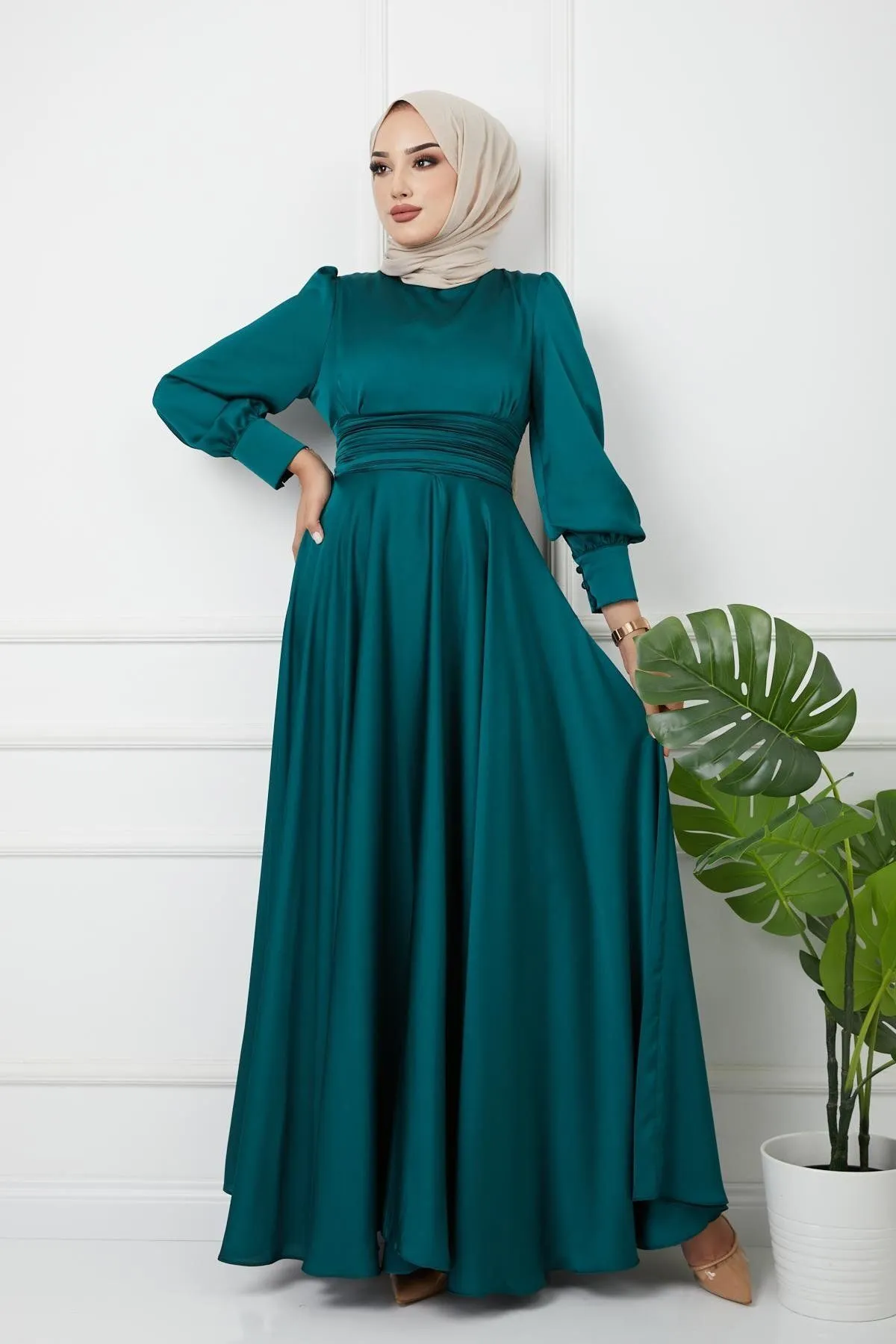 Olcay  Abendkleid mit Taillenfalten und Gürtel, Grün 1595