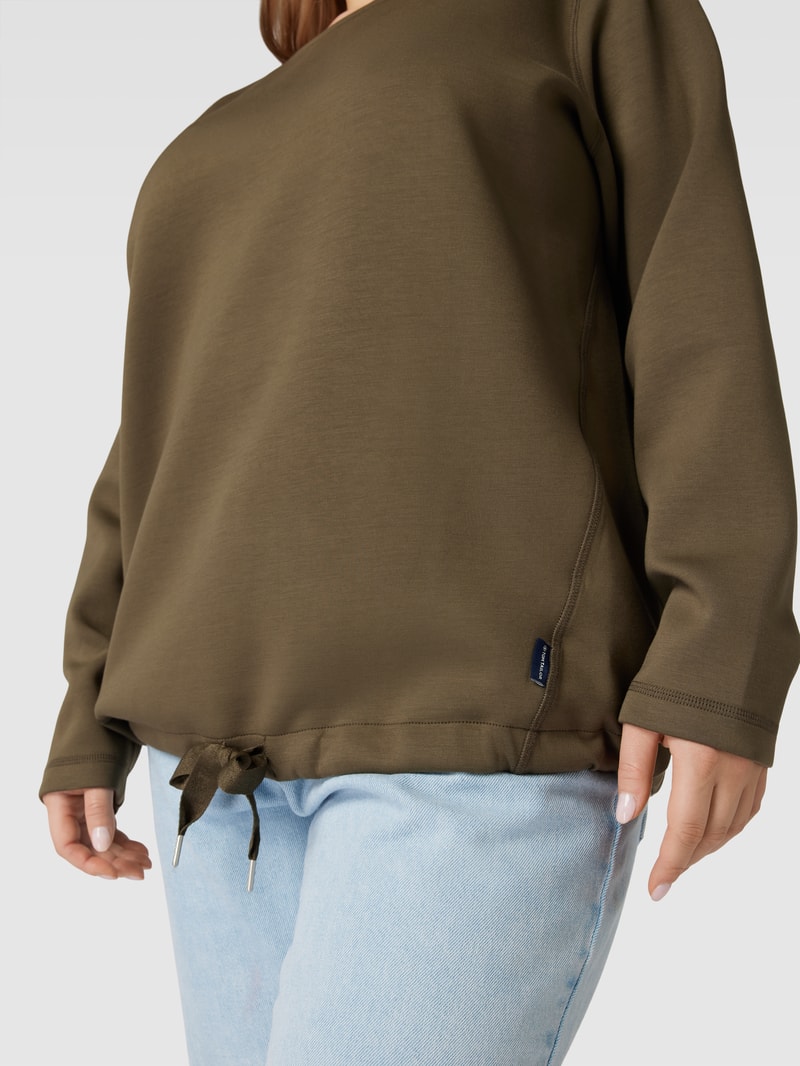PLUS SIZE Sweatshirt mit Label-Detail in khaki