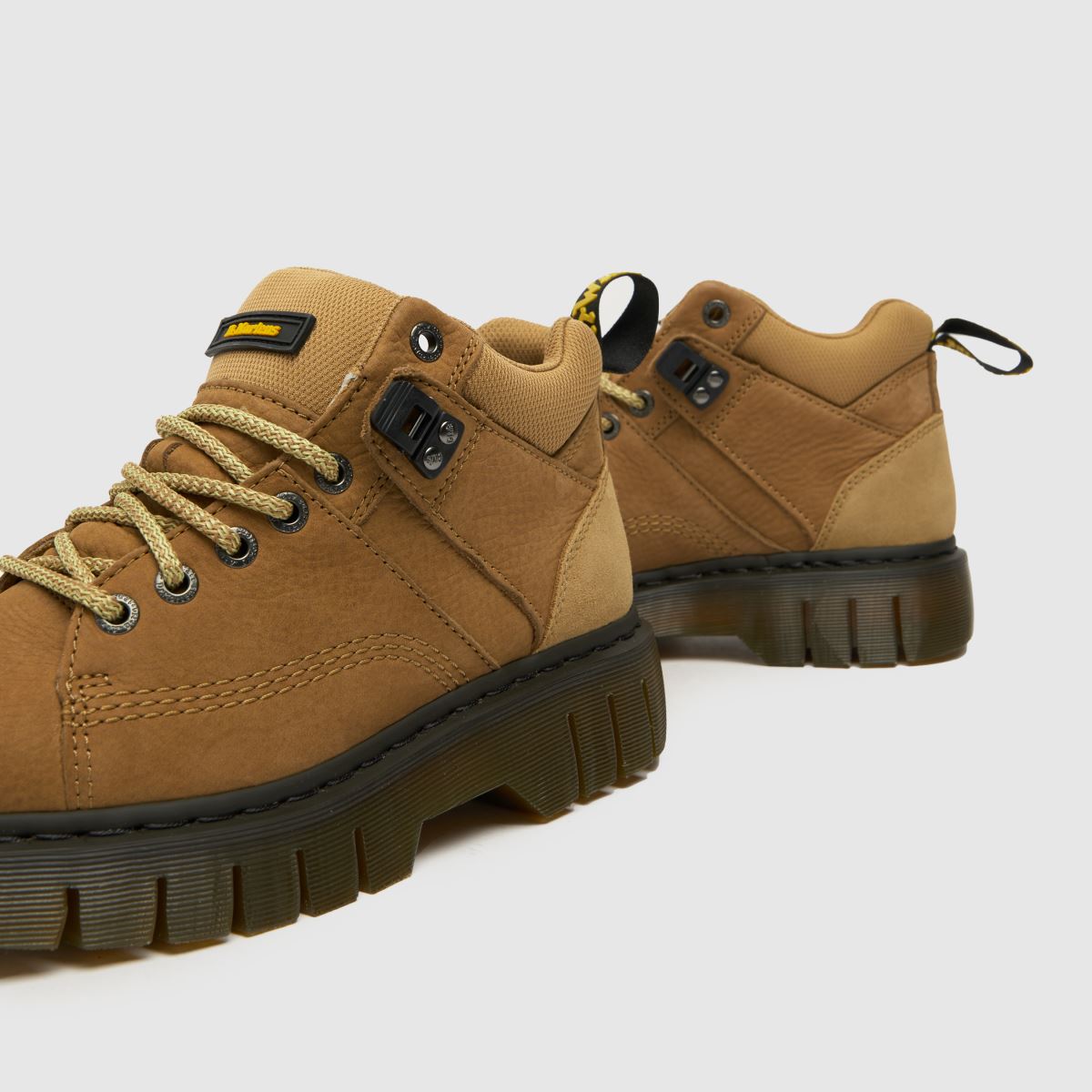 Dr. Martens Woodard túrabakancs barna színben