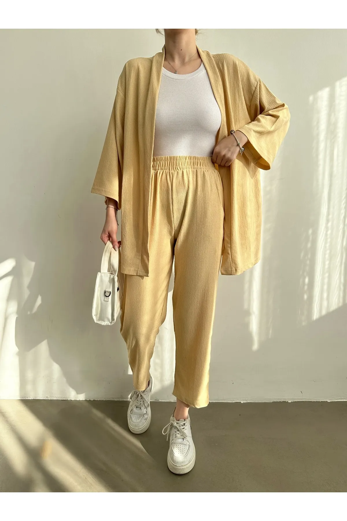BEJNA  Beigefarbenes Kimono-Hosen-Strickset für Damen