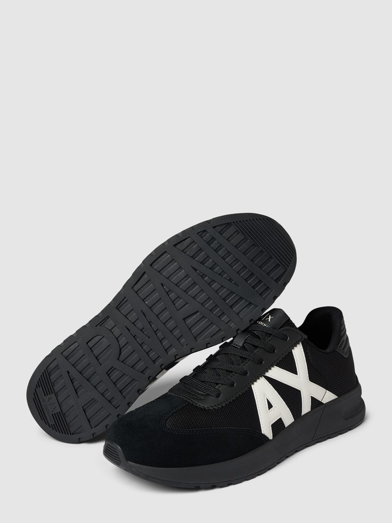 Sneaker mit Label-Details in schwarz