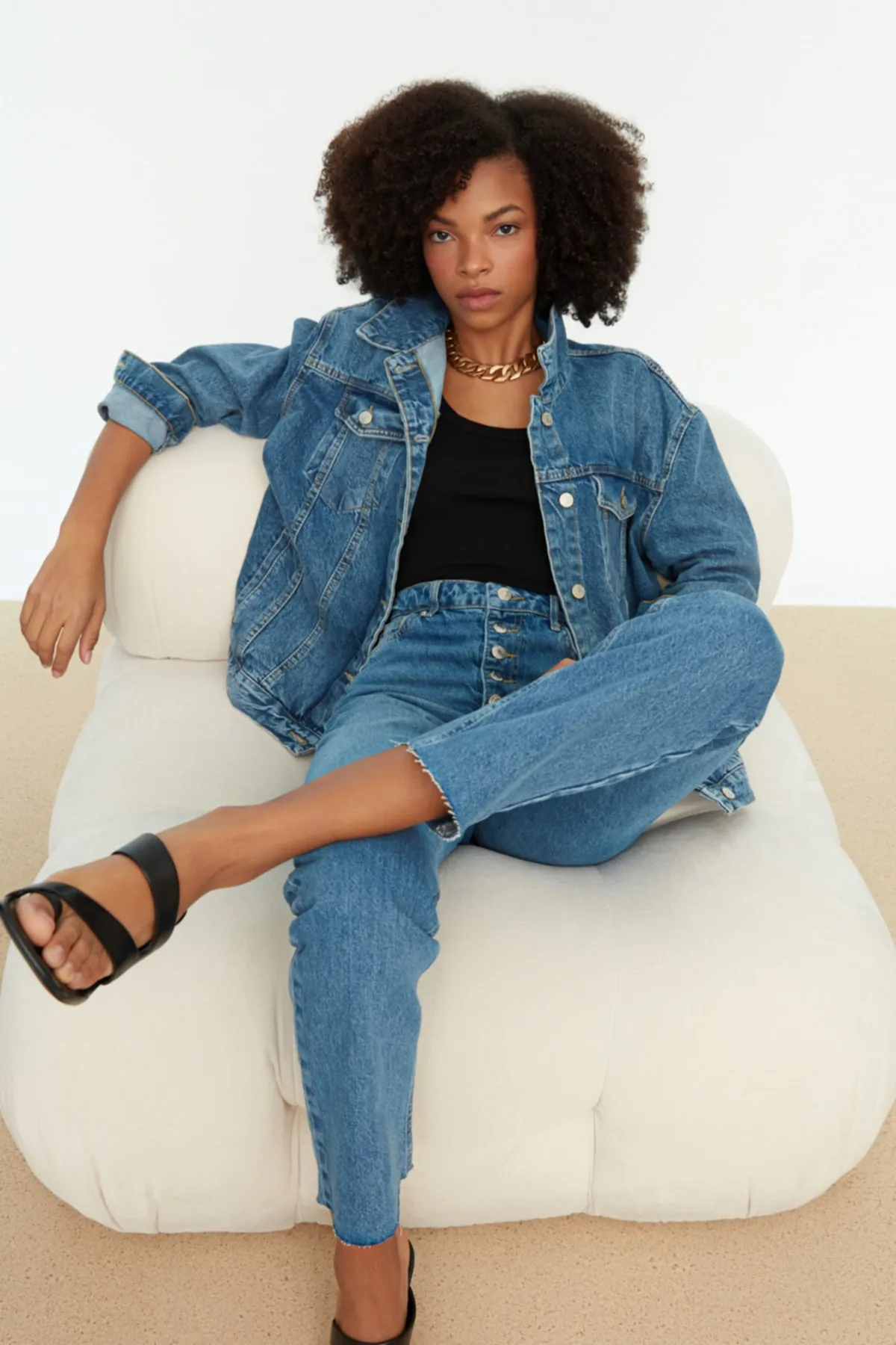 Trendyol Collection  Blaue Oversize-Trucker-Jeansjacke TWOAW22CE0364