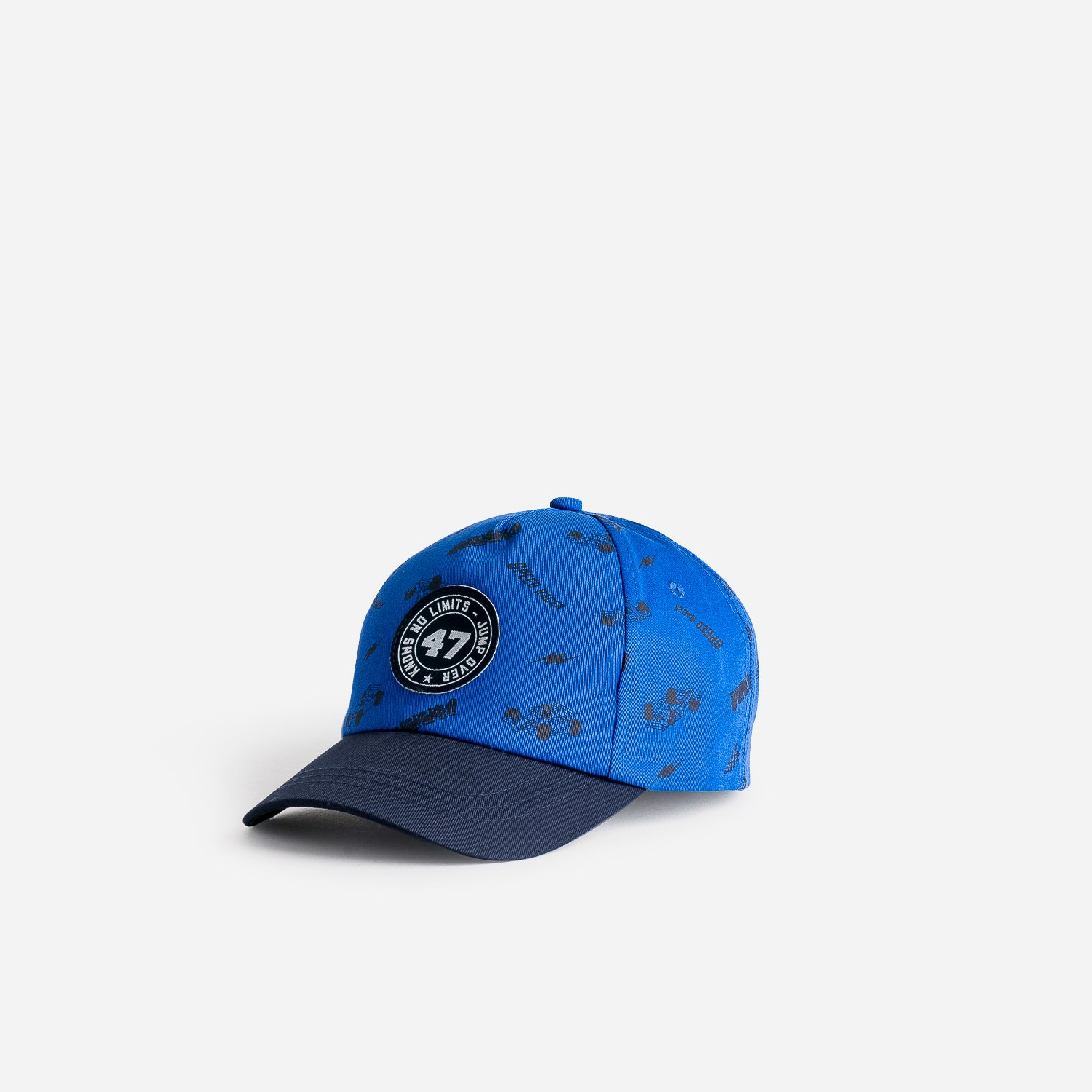Casquette bleue et marine à motifs voitures