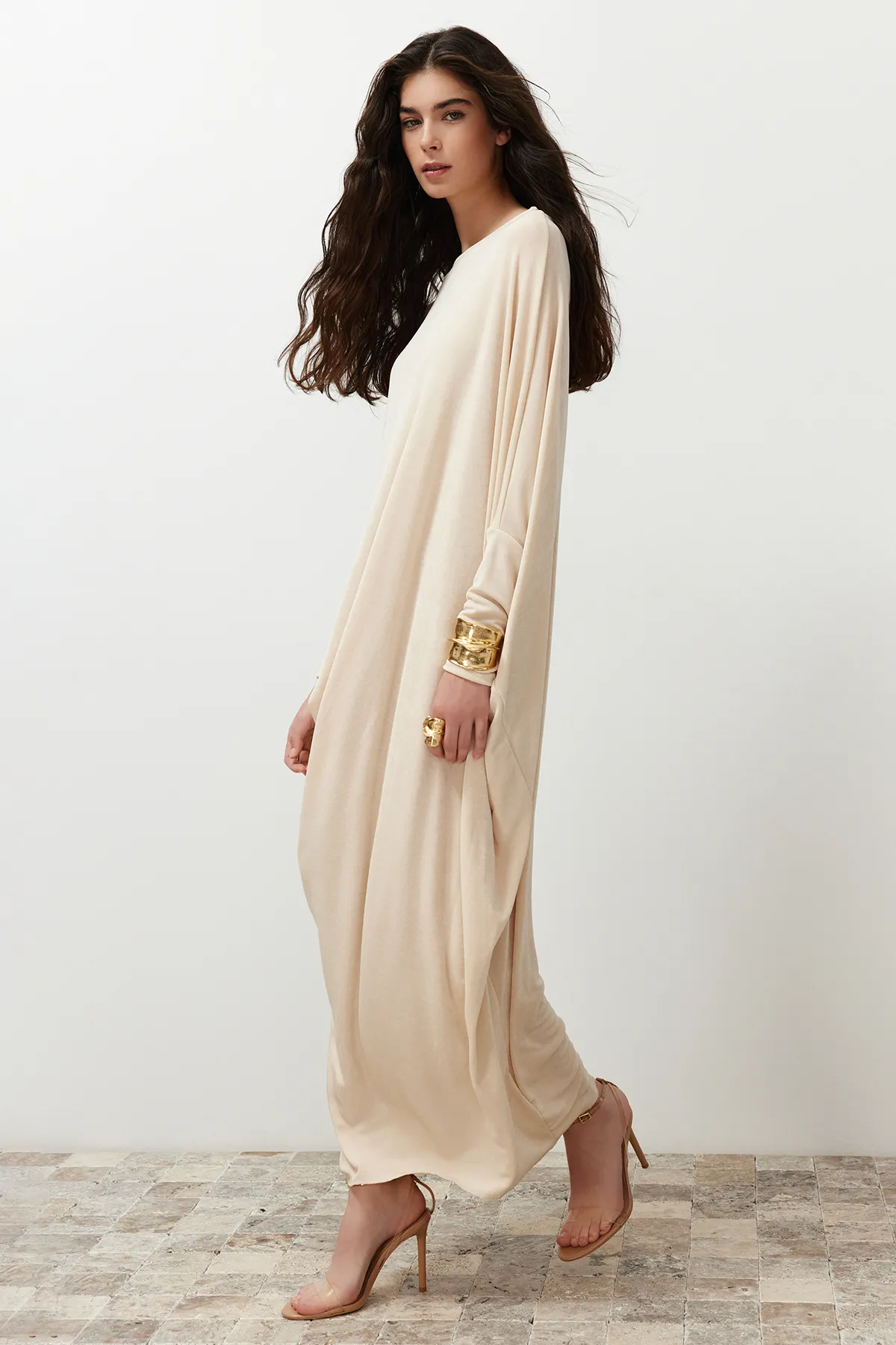 Trendyol Modest  Stilvolles gestricktes Kaftan-Kleid in Stein TCTSS24EB00037