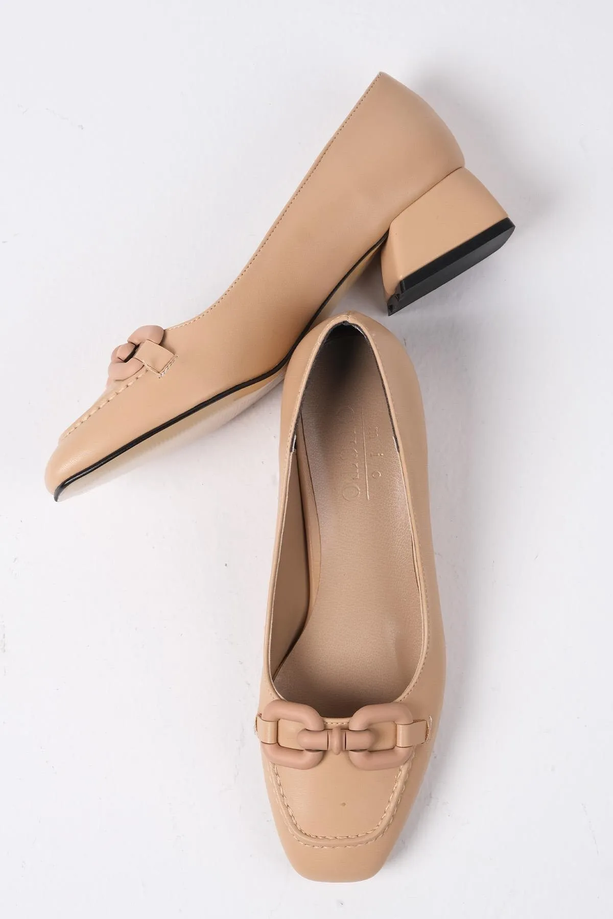 Mio Gusto  Dolly Ten Regi Damenschuhe mit kurzem Absatz und Schnallenzubehör