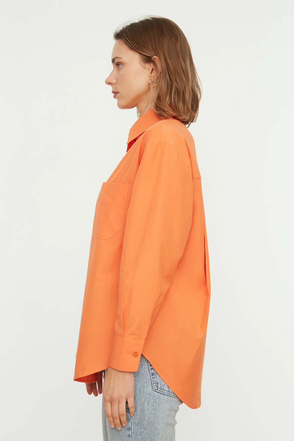 Trendyol Collection  Orangefarbenes Boyfriend-Hemd aus Baumwollgewebe mit weiter Passform und einer Tasche TWOAW20GO0115