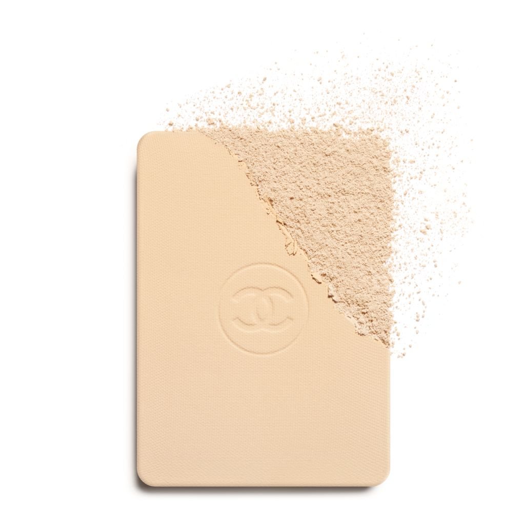 CHANEL ULTRA LE TEINT KOMPAKT-MAKE-UP FÜR HÖCHSTE PERFEKTION. EXTREM LANGANHALTEND. HOHER TRAGEKOMFORT