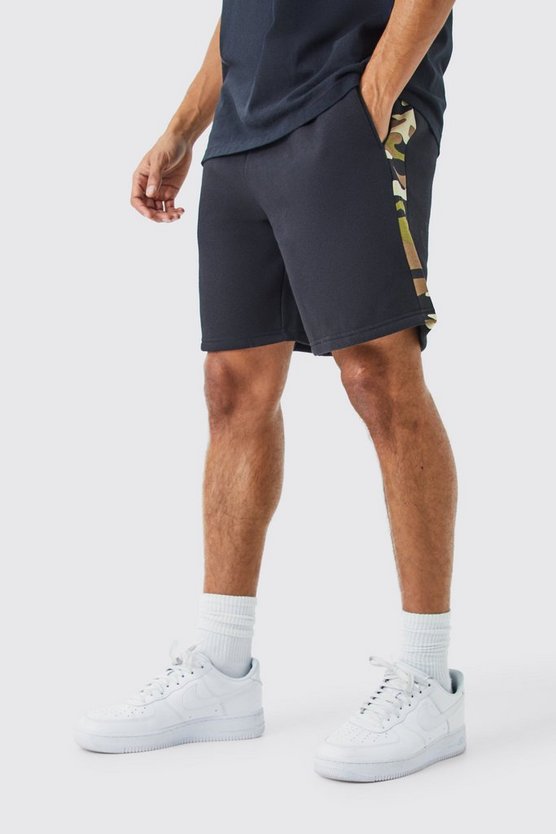 Lockere Camouflage Shorts mit Seitenstreifen