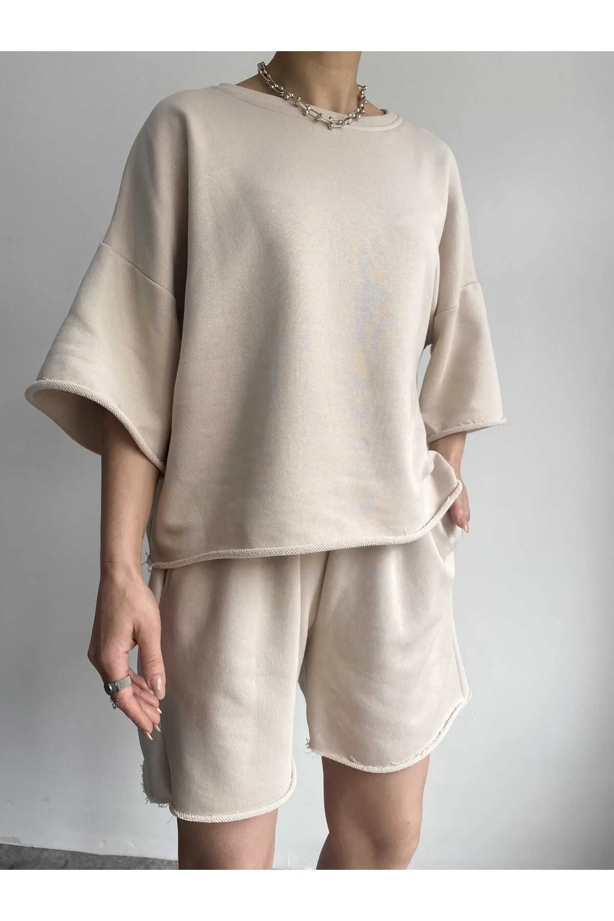 MCLLCTN  Gama Damen Oversize Bone Shorts T-Shirt-Set