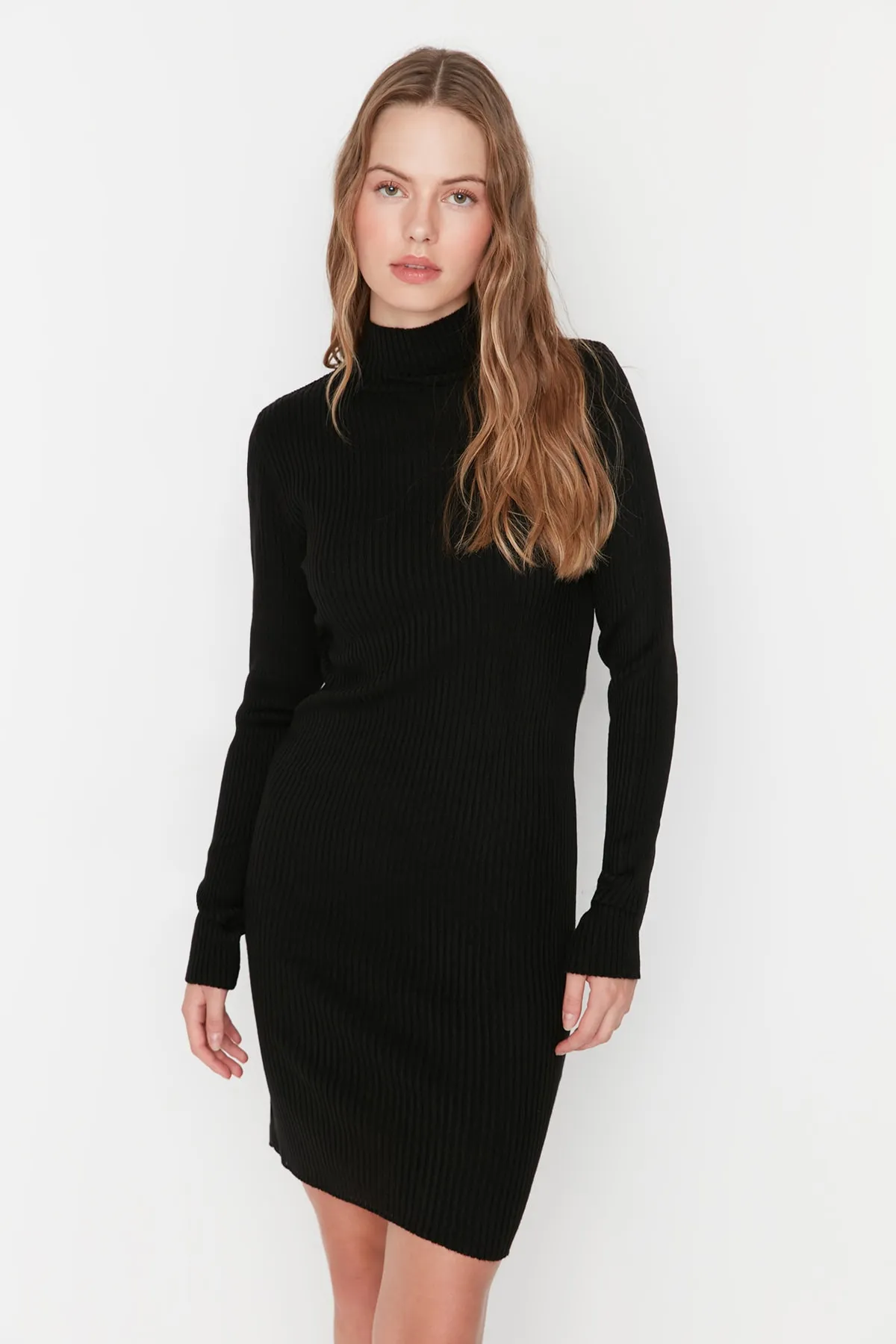 Trendyol Collection  Schwarzes Mini-Strickkleid mit Stehkragen - TWOAW23EL01389