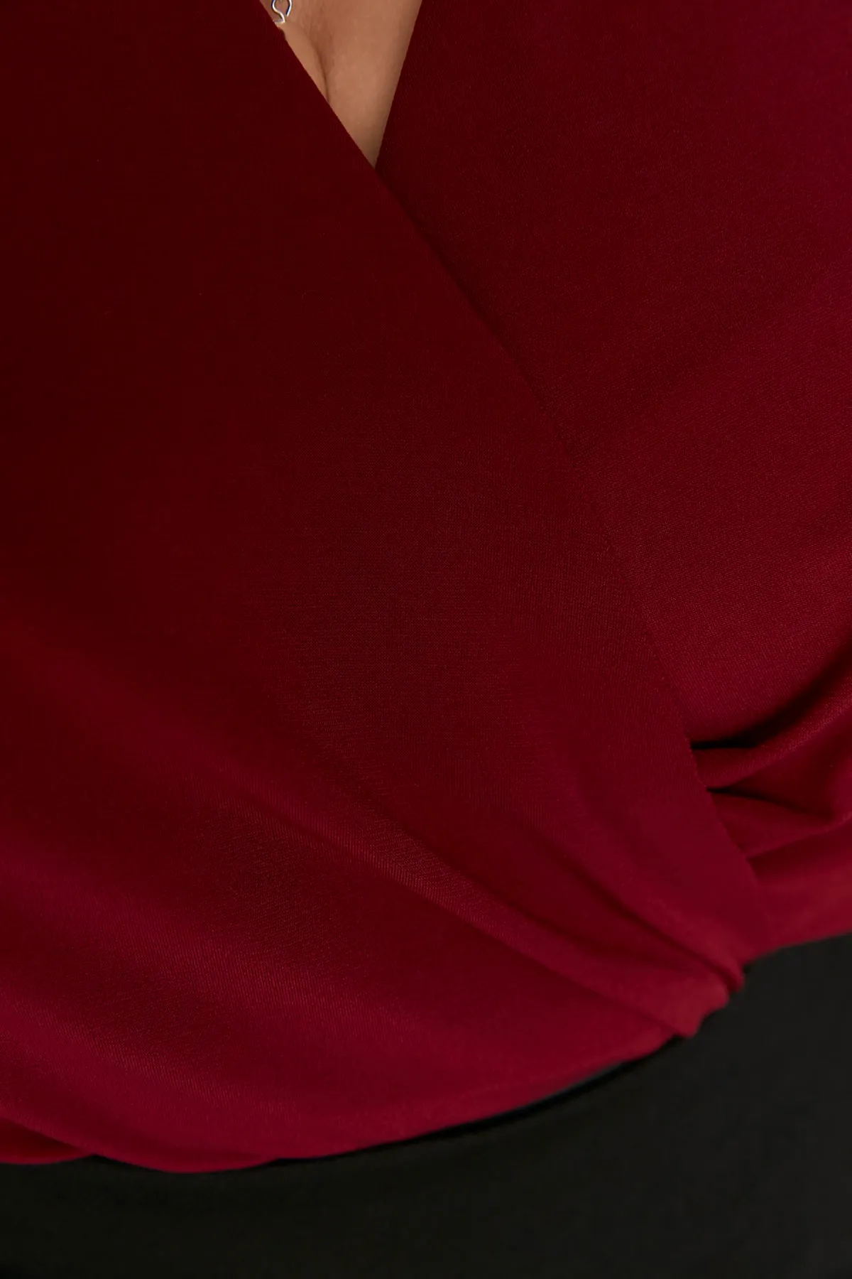 Trendyol Curve  Weinrote, zweireihige Strickbluse mit Ballonärmeln und Kragen TBBAW23AF00029