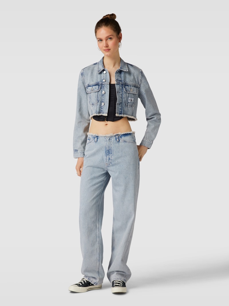 Cropped Jeansjacke mit ausgefranstem Saum in hellblau