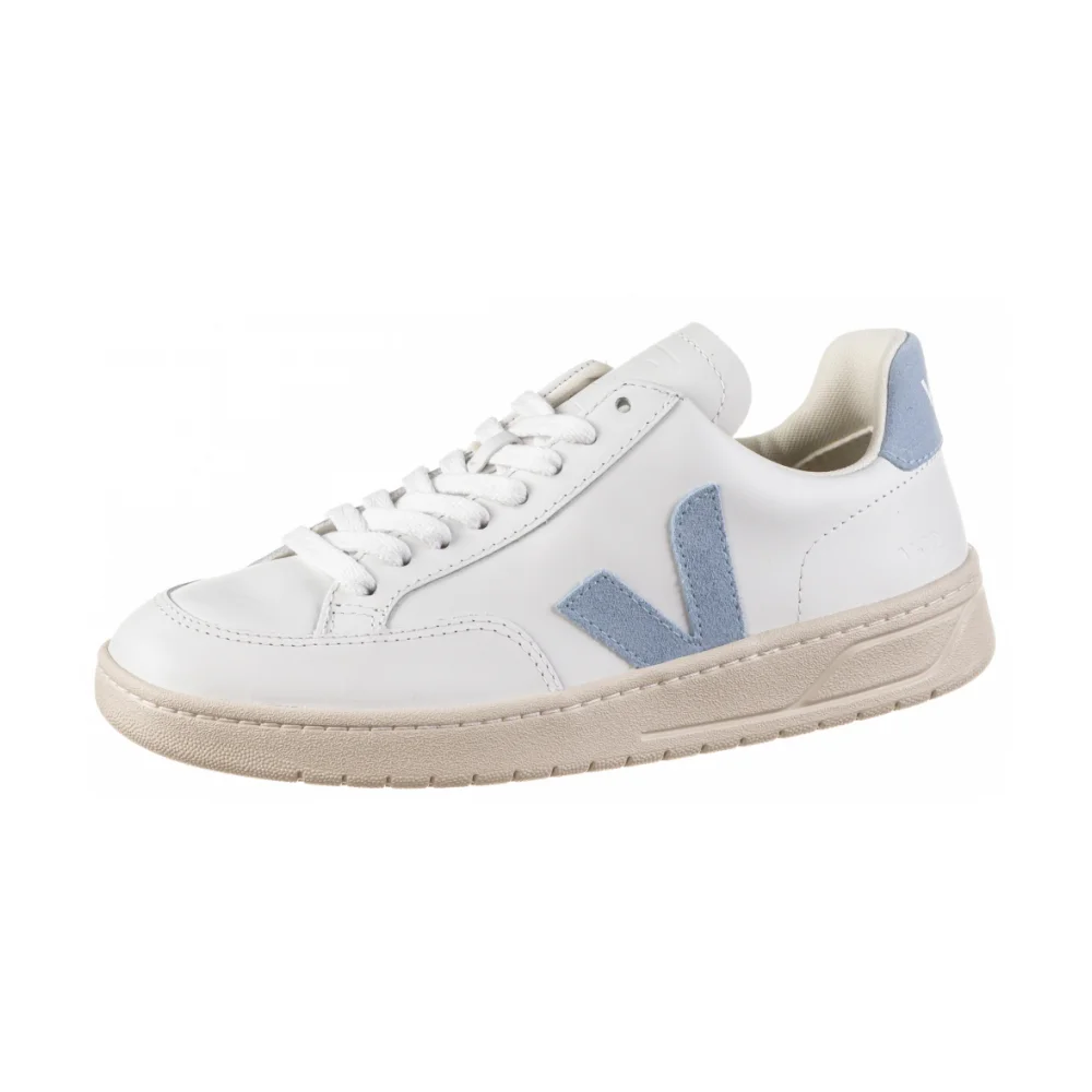 VEJA V-12 Leather 