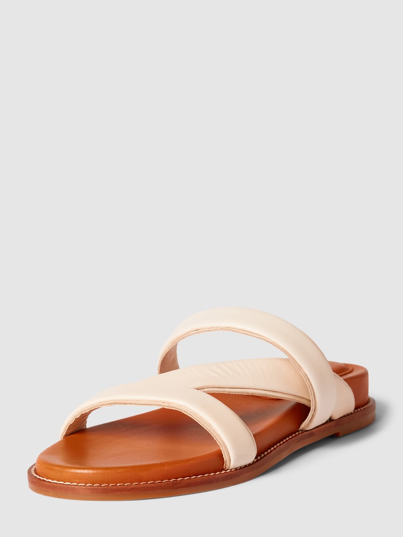 Sandalen mit gekreuzten Riemen in sand