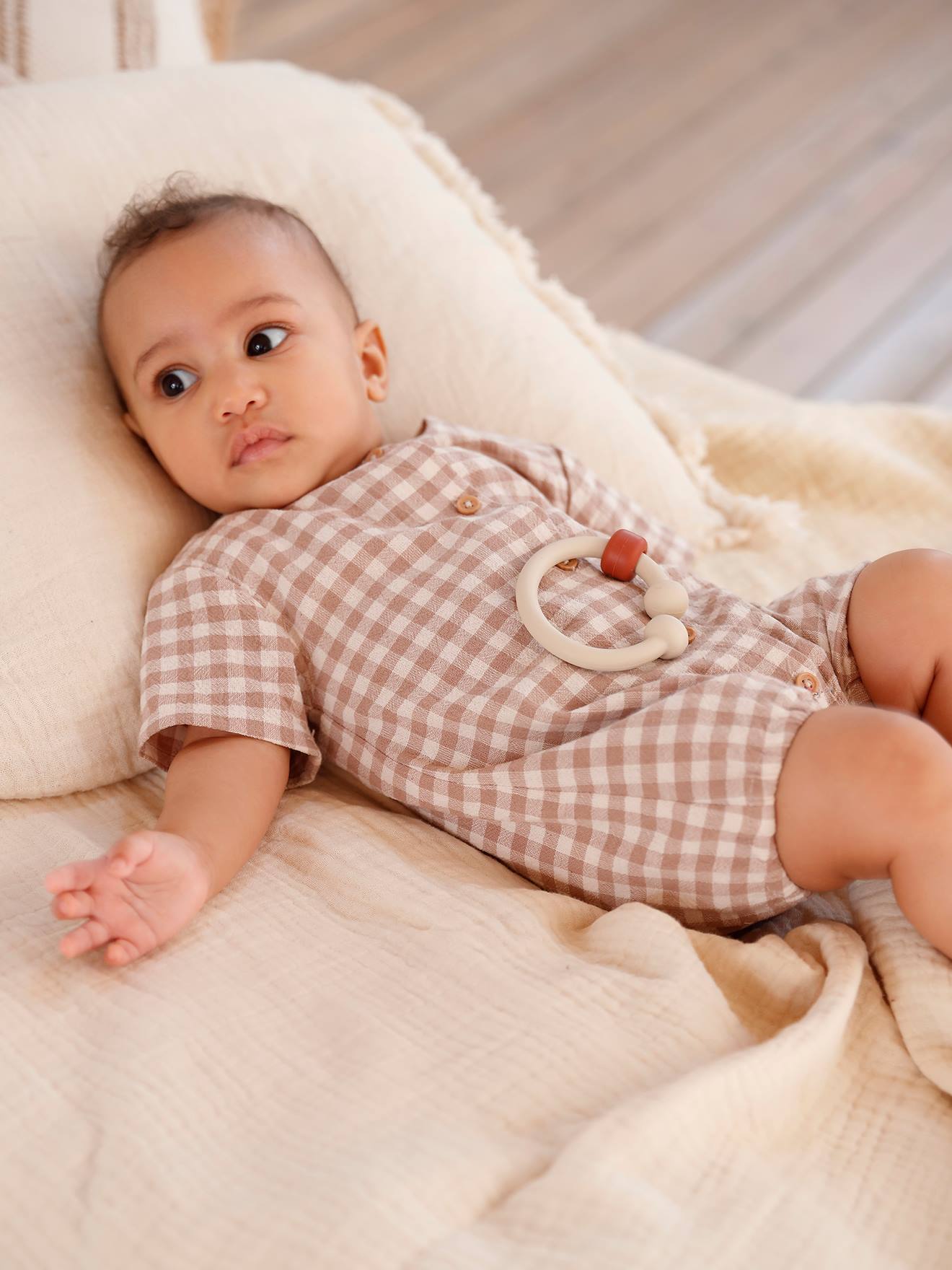 Combinaison courte bébé à carreaux écru