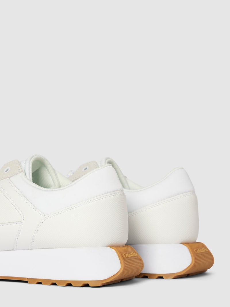 Sneaker mit Label-Detail Modell 'LOW TOP LACE UP' in weiß