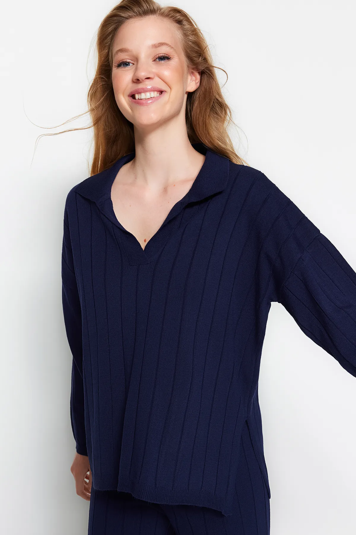 Trendyol Collection  Marineblaues Oversize-Strickoberteil und -unterteil-Set TWOAW24AU00092