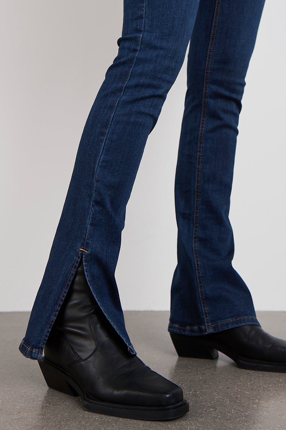 Molly slit jeans