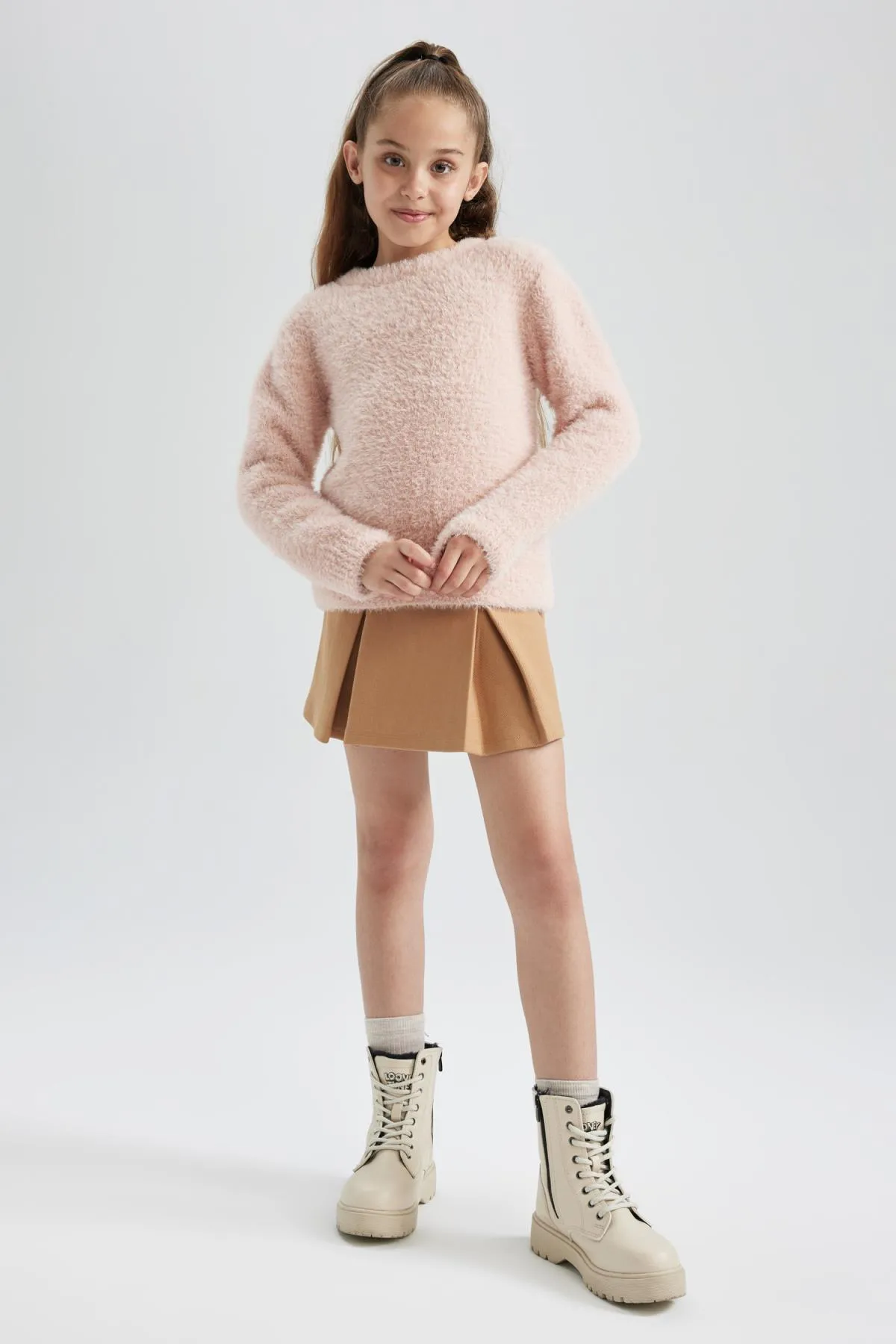 DeFacto  Strickpullover für Mädchen mit normaler Passform und Rundhalsausschnitt