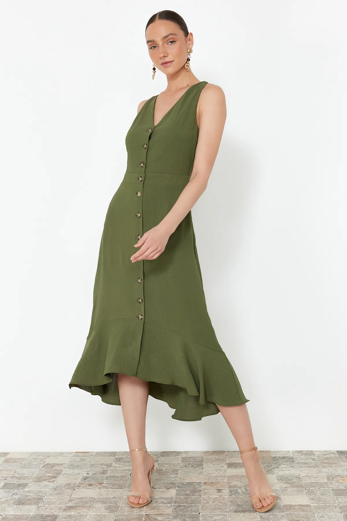 Trendyol Collection  Khaki Khaki gewebtes Midikleid mit Knopfdetail TWOSS23EL02158