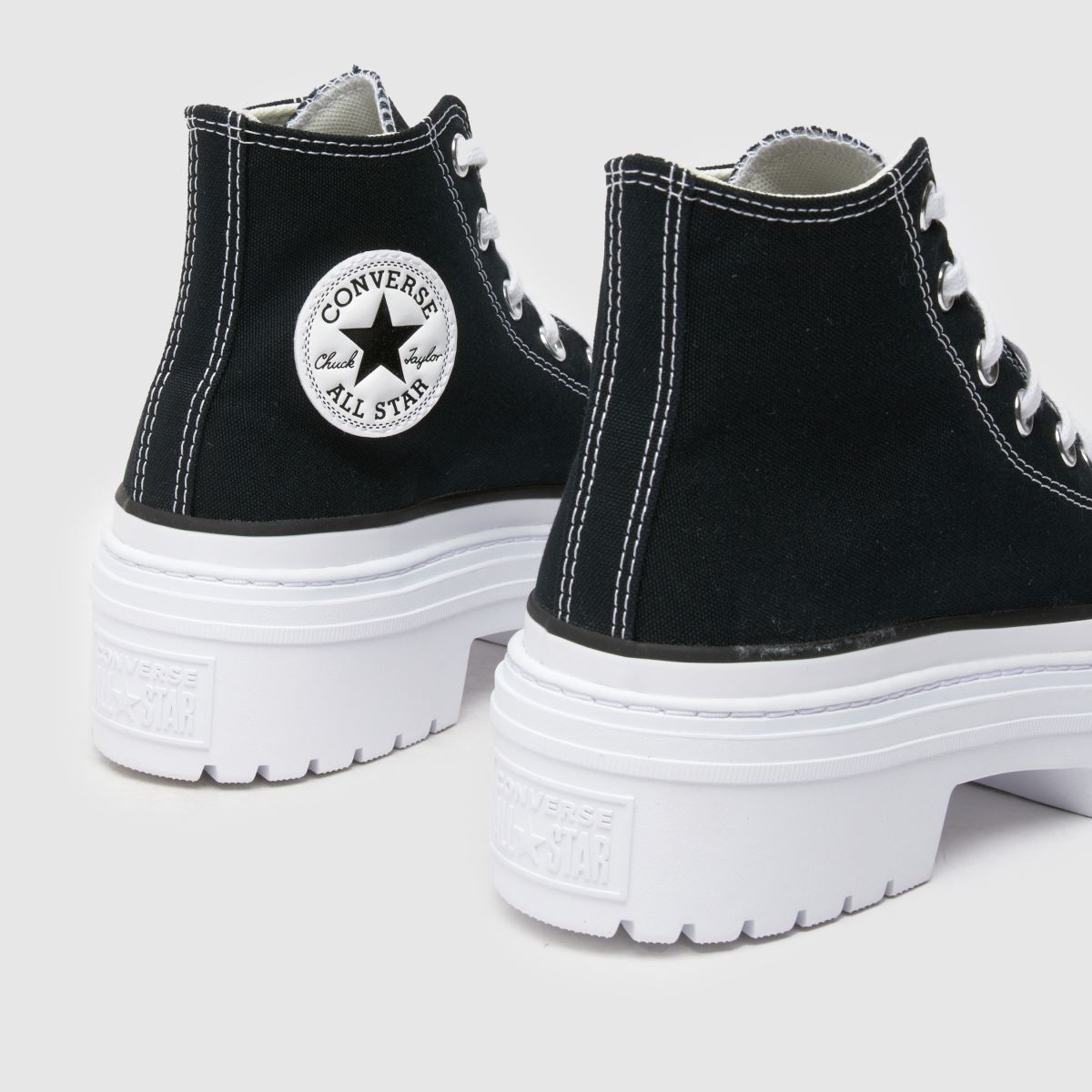Converse All Star Lugged sarkú cipők fekete és fehér színben