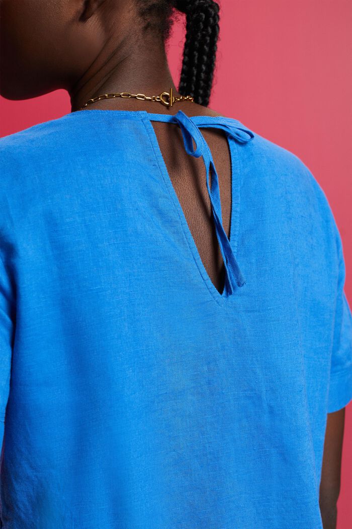 Bluse mit Tropfenverschluss