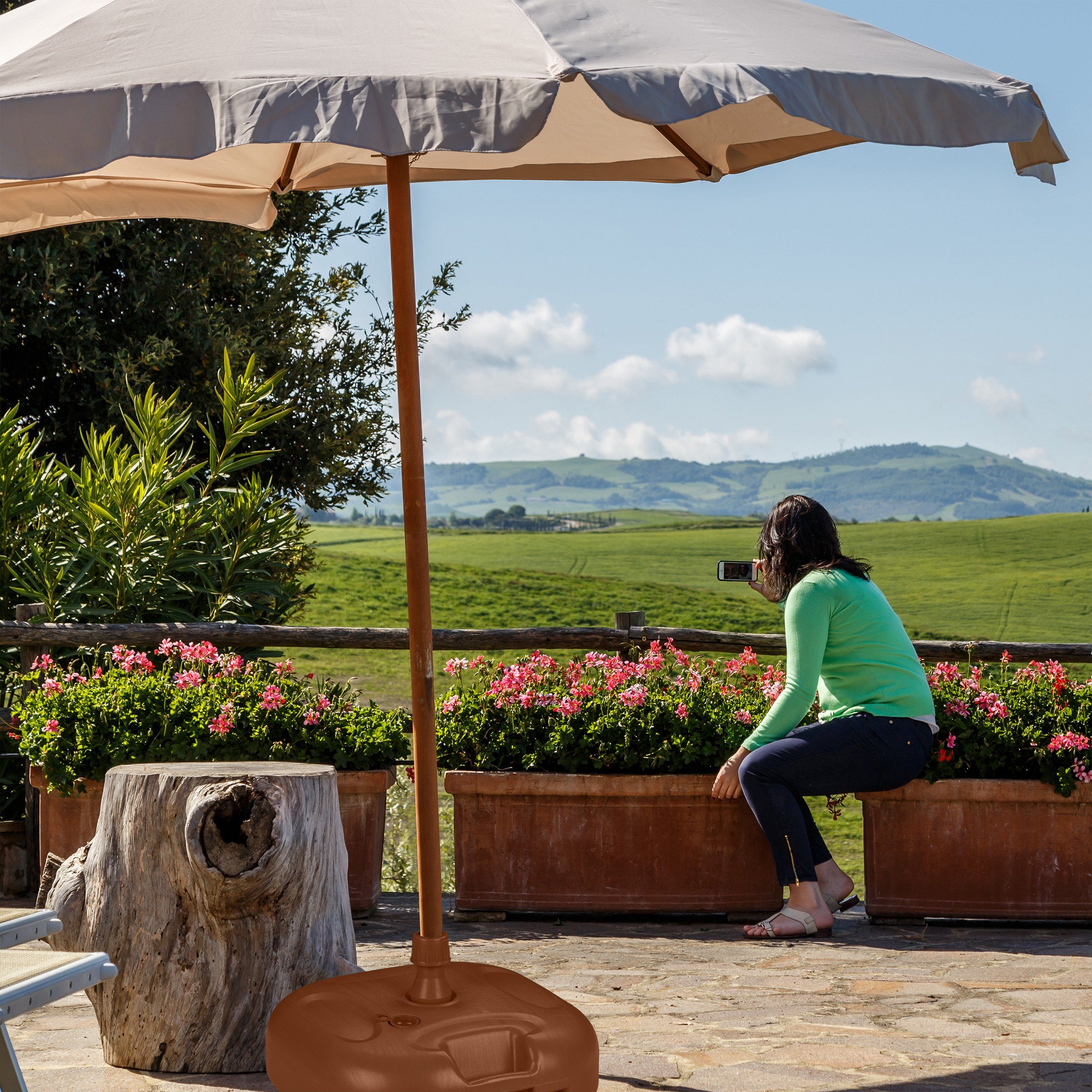 relaxdays Kunststoffschirmständer Sonnenschirmständer in Braun