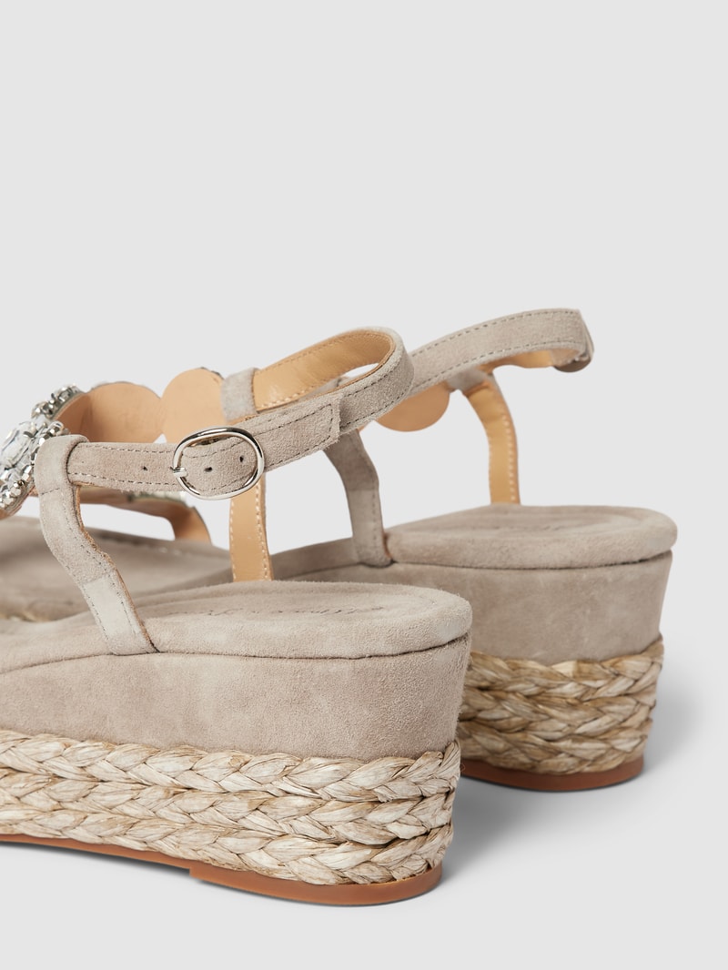 Wedges mit Ziersteinbesatz in taupe