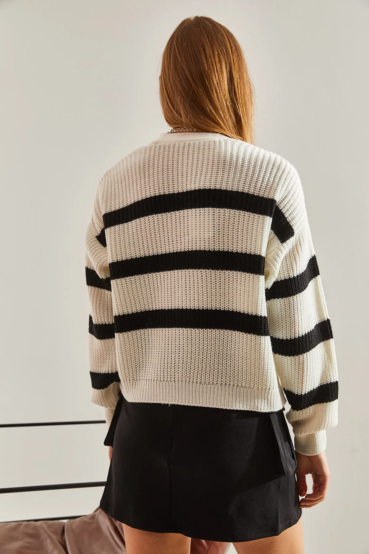 Bianco Lucci  Damen-Cardigan aus gestreiftem Strick mit drei Knöpfen