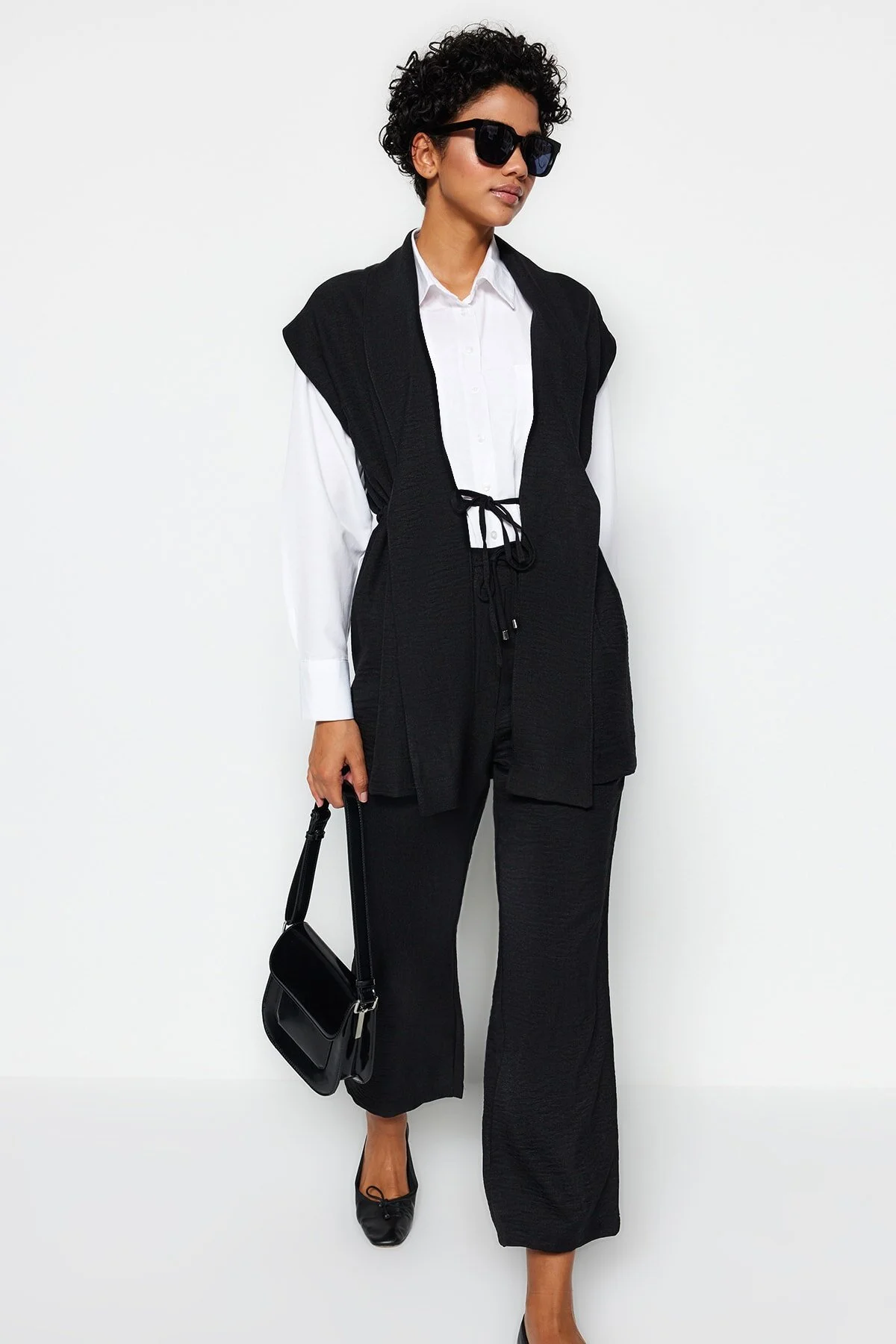 Trendyol Modest  Schwarzes, innen gebundenes Kimono-Hosen-Set in Leinenoptik TCTSS23US00061