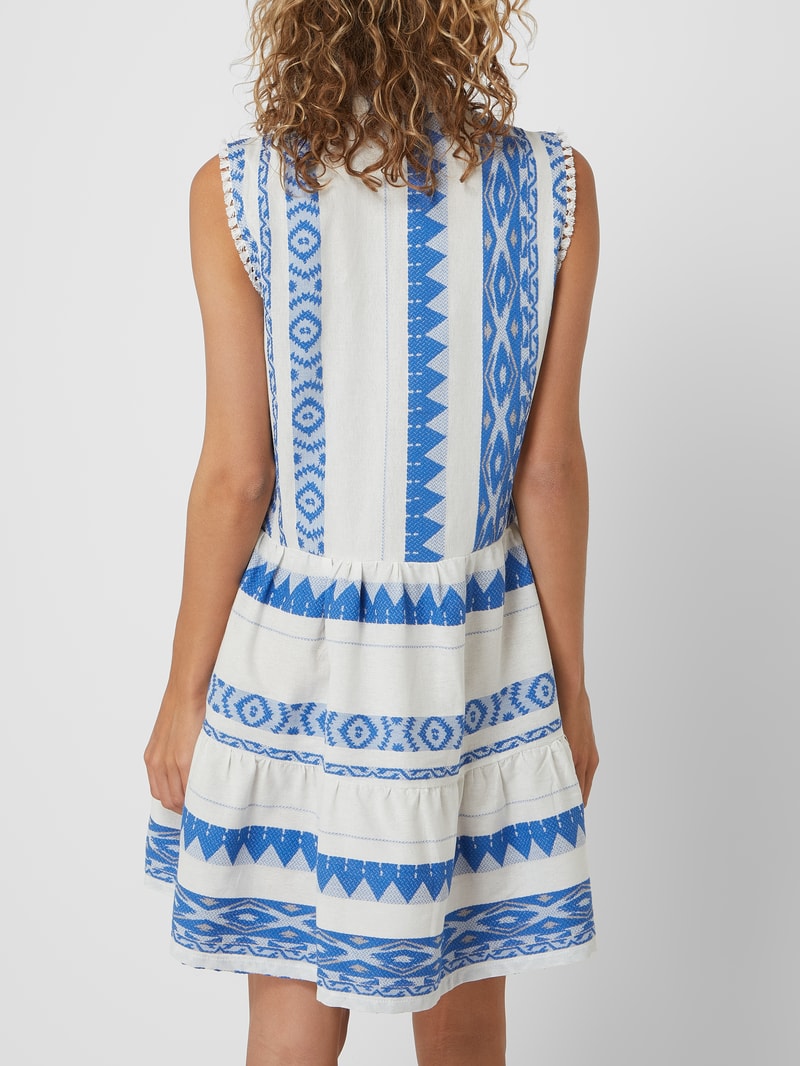 Kleid mit Ikatmuster in weiß