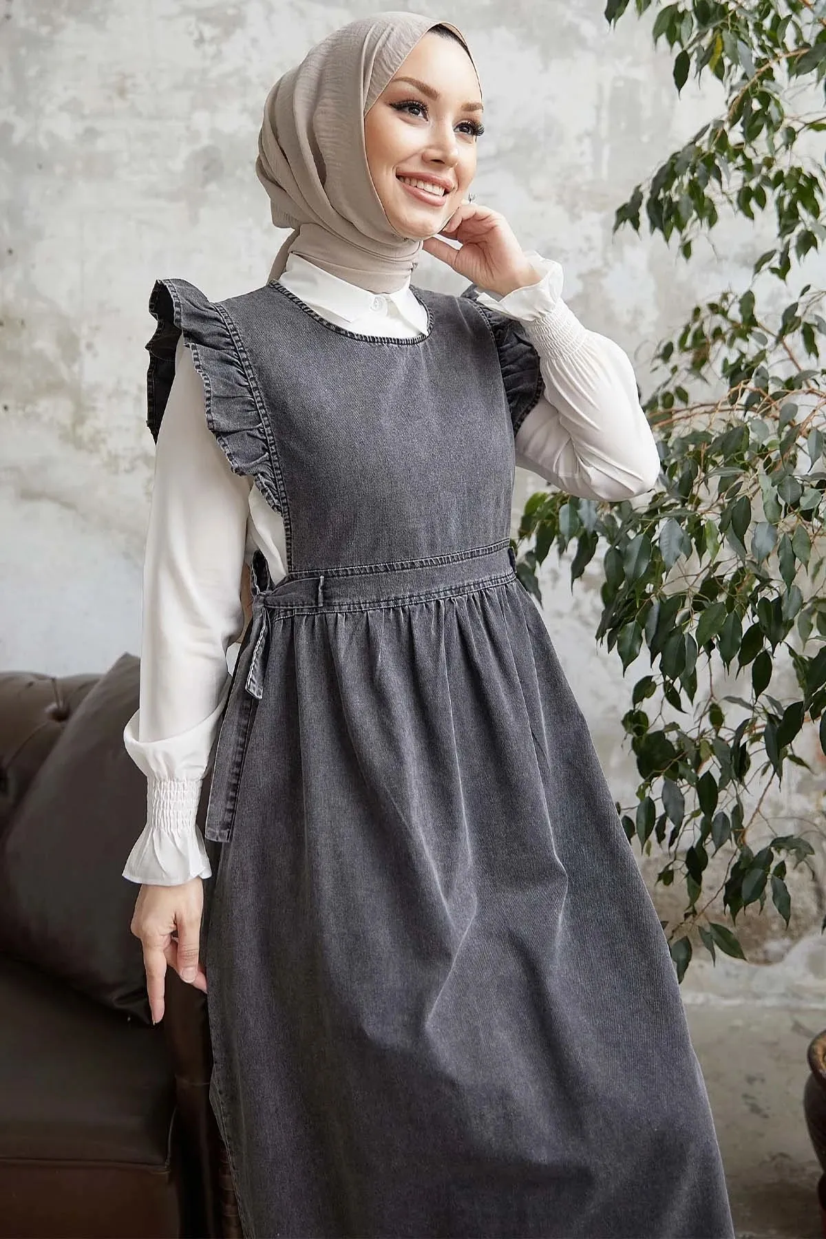 InStyle  Jeans-Giletkleid mit Rüschenschultern – Grau