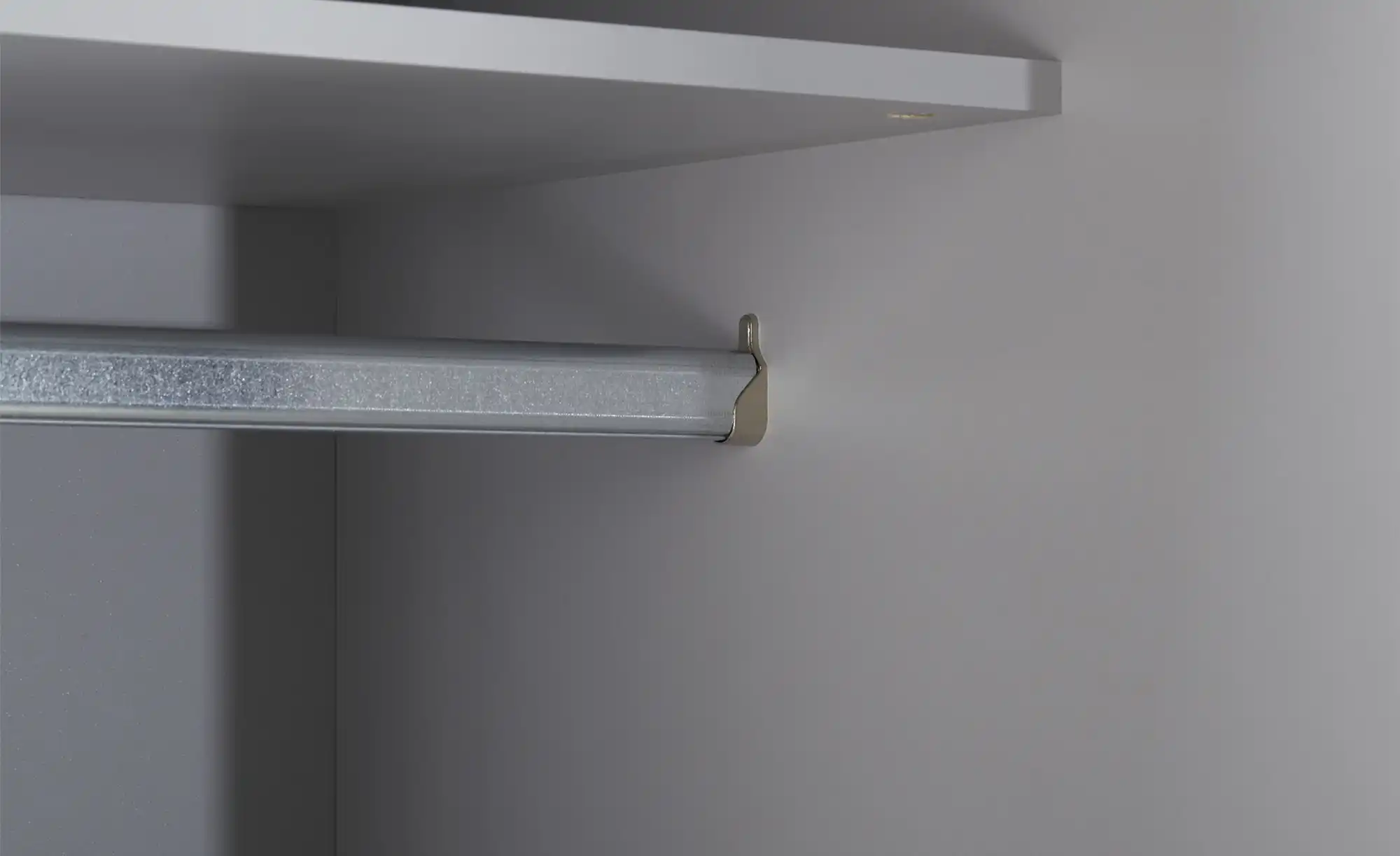 Schwebetürenschrank