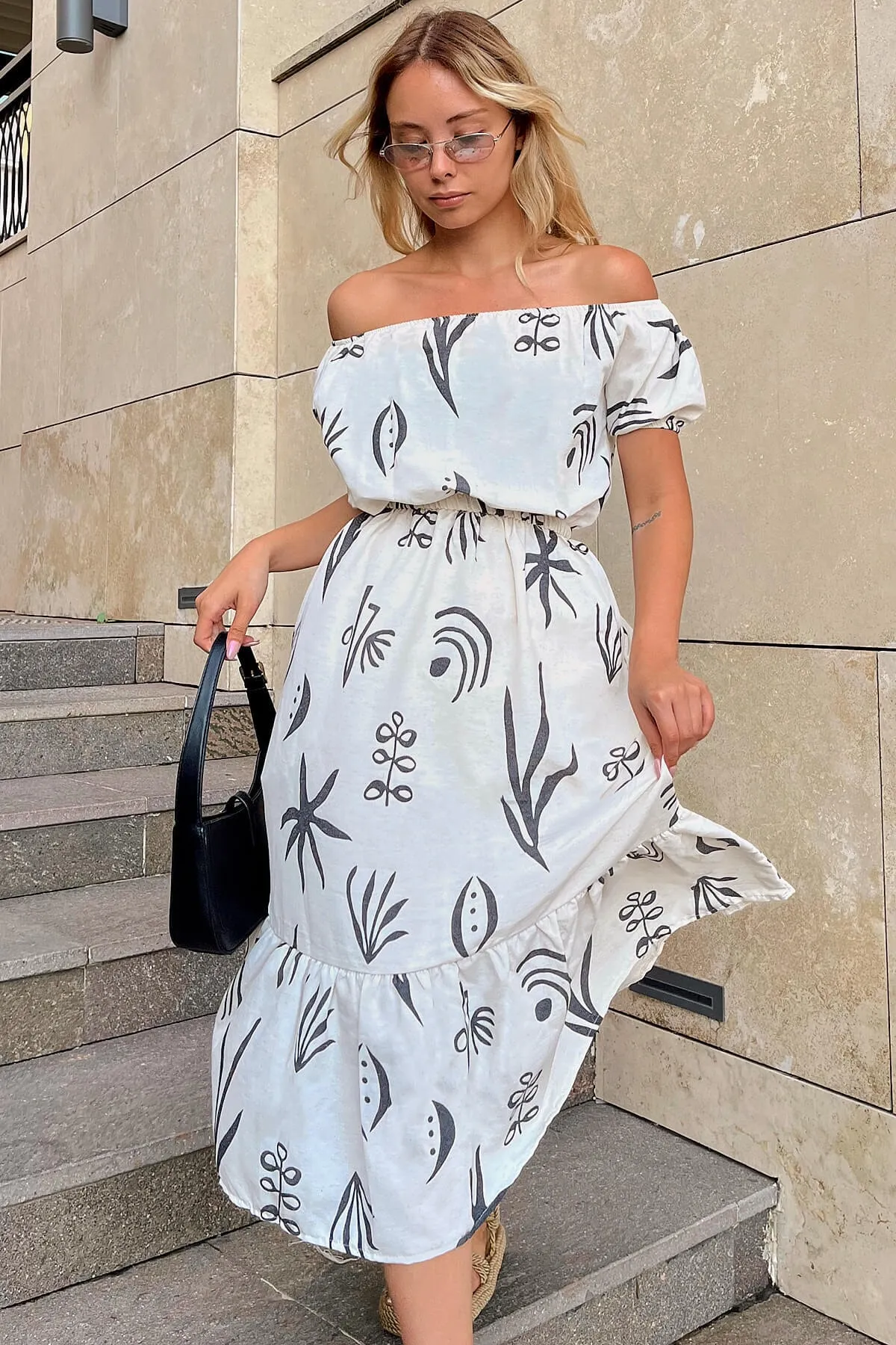 Swist  Schwarzes Damenkleid aus Leinen mit Wassermelonenärmeln und Blumenmuster