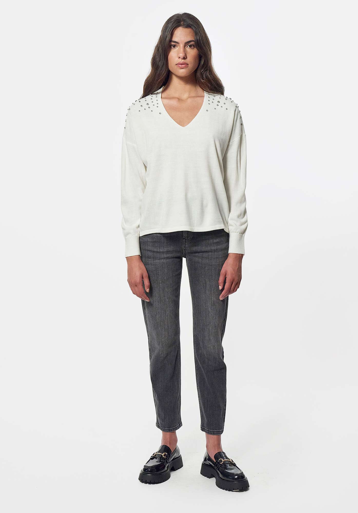 FILE   Pull blanc et strass Femme