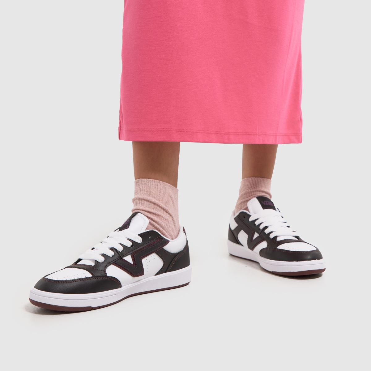 Vans – Lowland – Comfycush-sneakers i vitt och svart