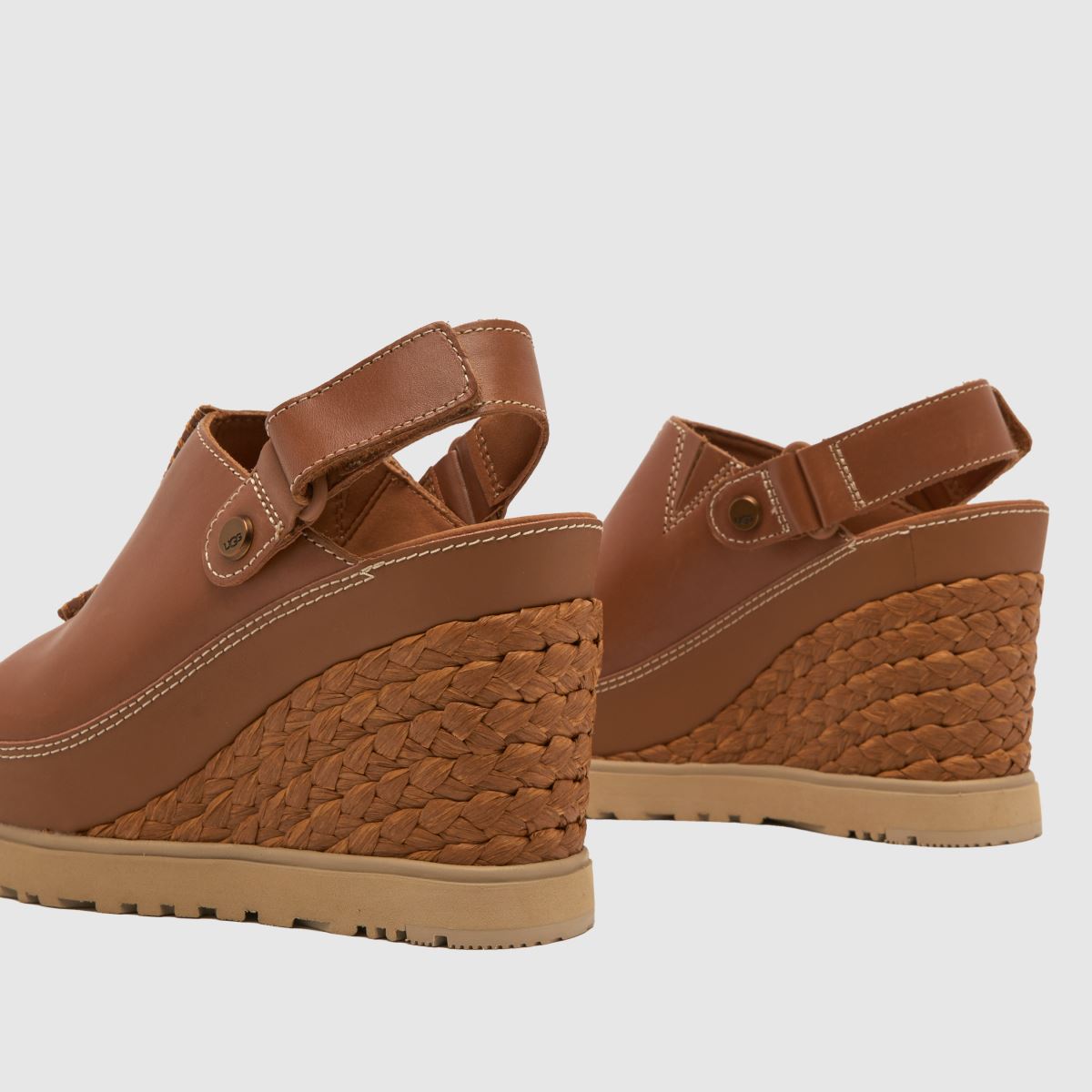 UGG – Abbot – Höga klackar i konjaksvit kilklack