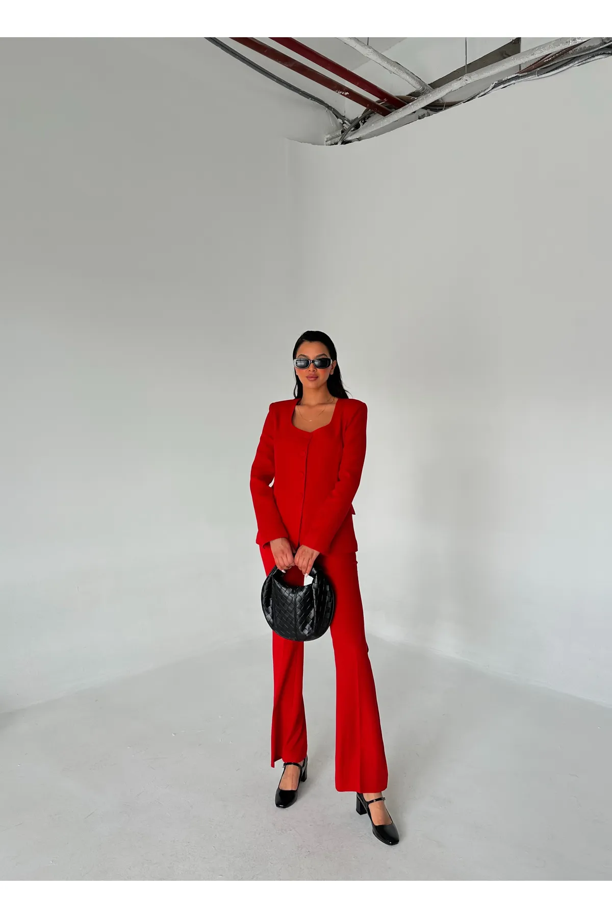 Laluvia  Rotes Premium-Jacken-Hose-Set mit rundem Kragen