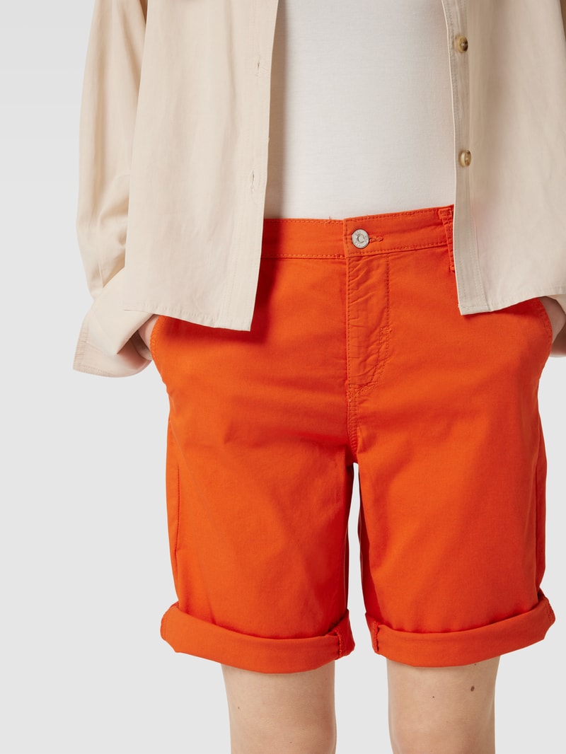 Chino-Shorts mit Allover-Print in orange