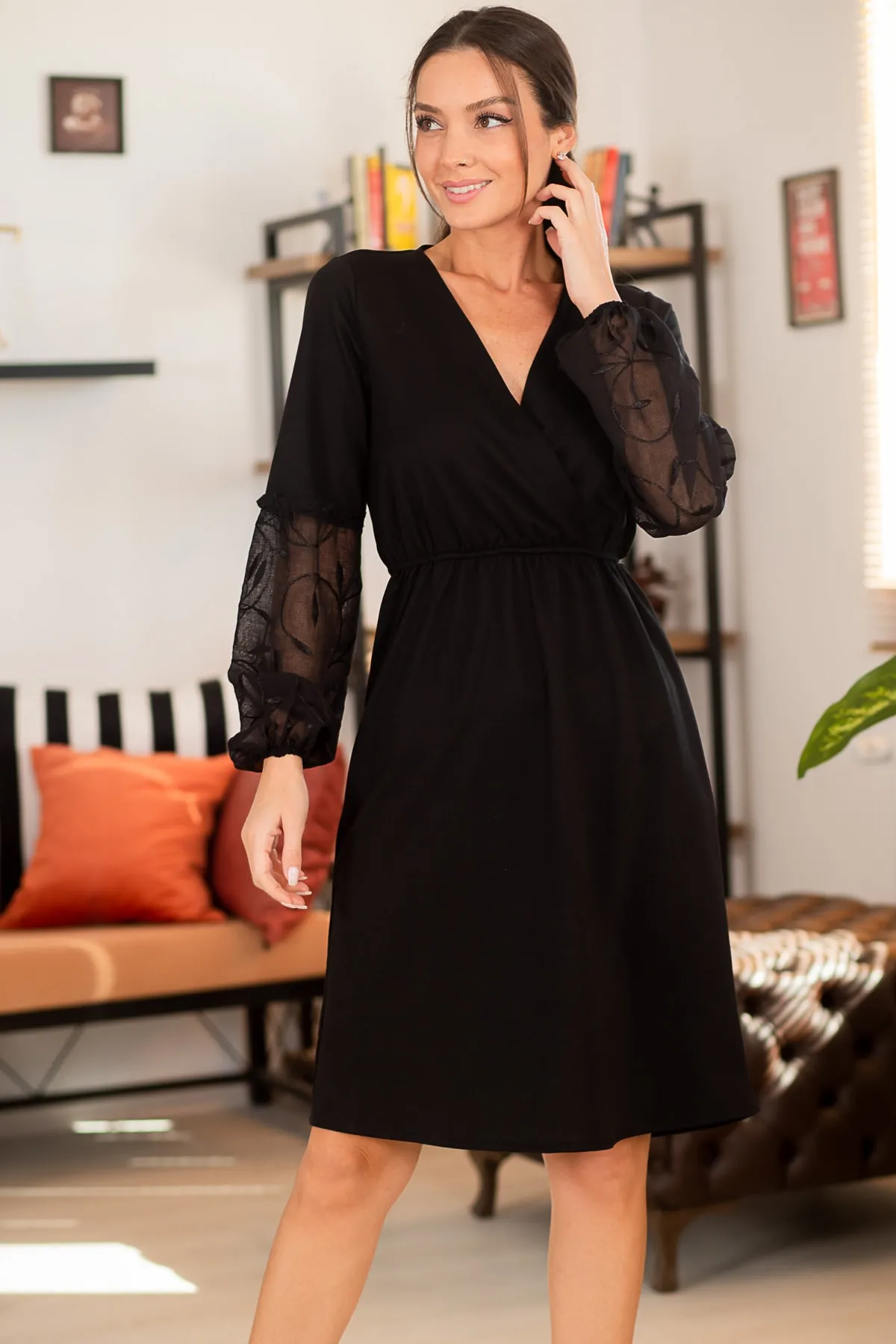 armonika  Schwarzes zweireihiges Damenkleid mit Kragen, Tüll und Ballonärmeln ARM-22K001050
