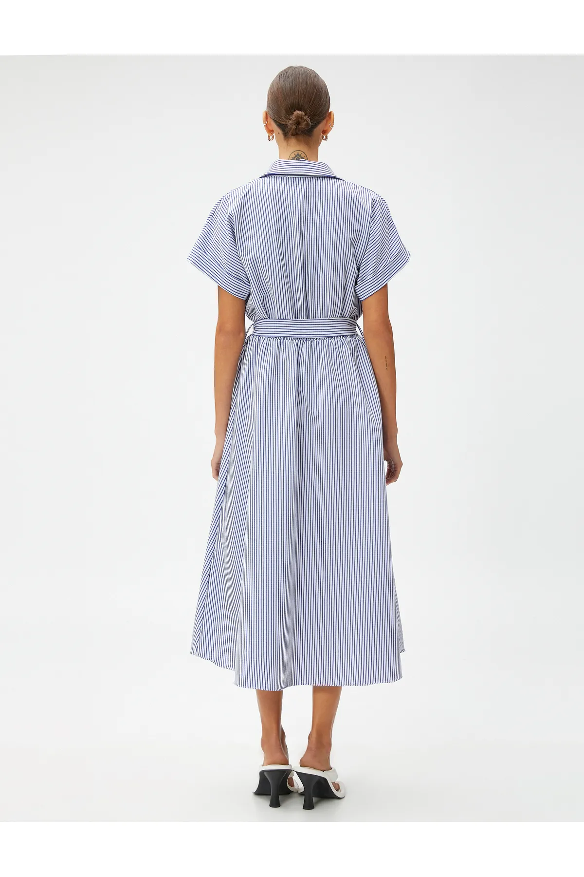Koton  Midi-langes Hemdkleid mit kurzen Ärmeln und Gürtel